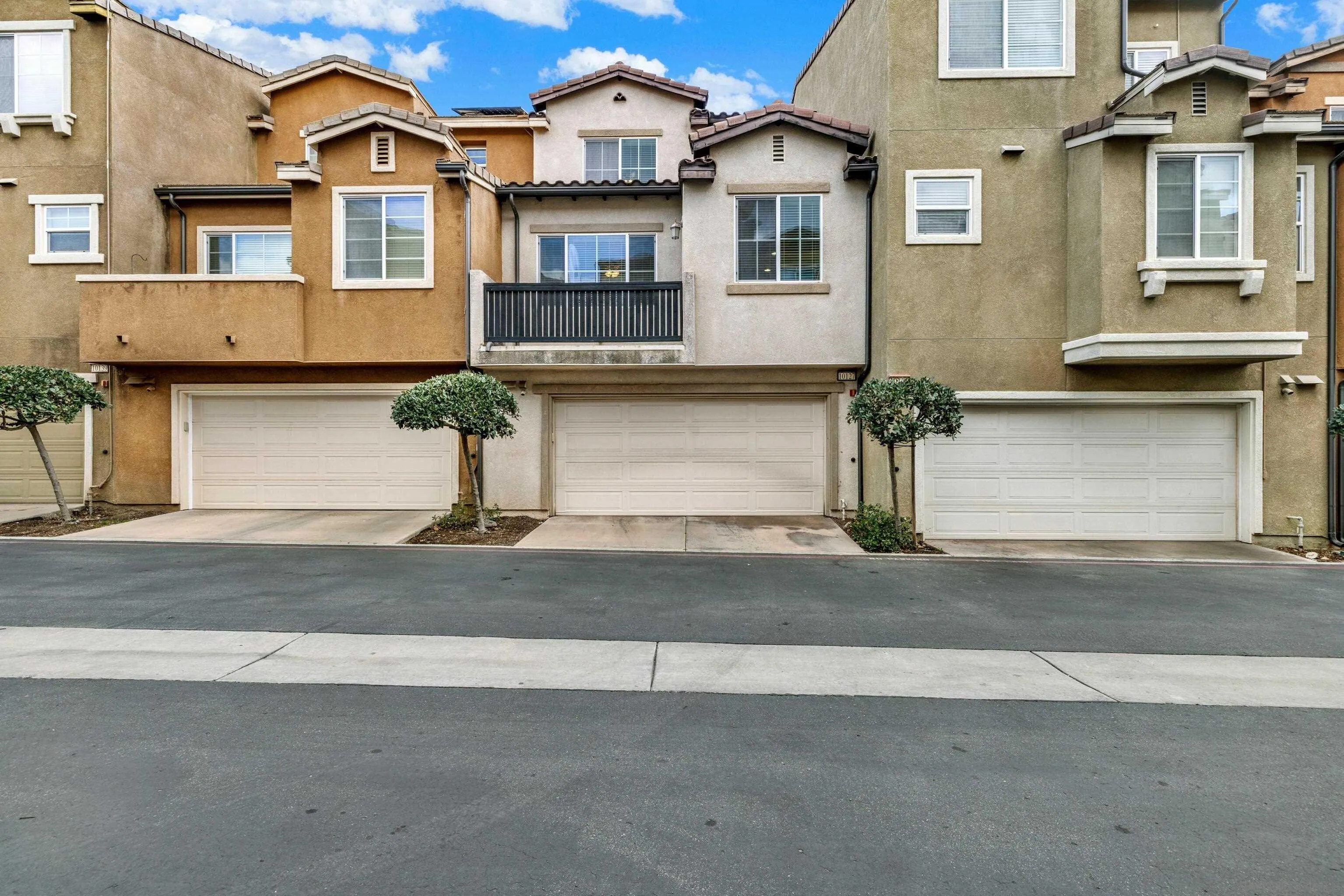 10127 Little Leaf Ln East