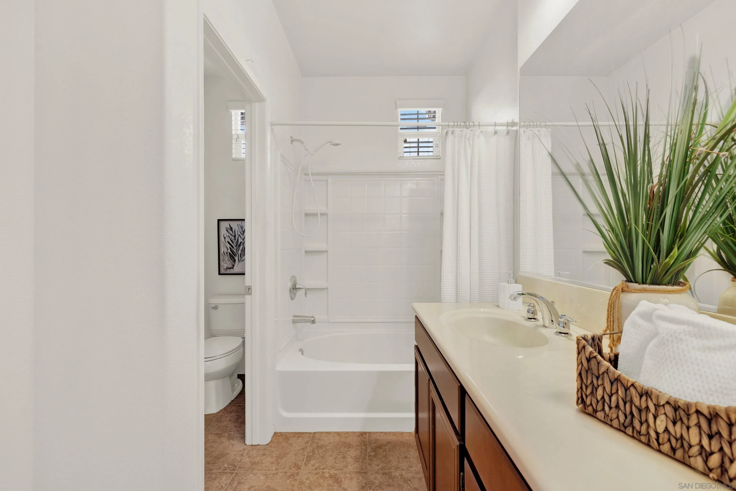 10127 Little Leaf Ln East