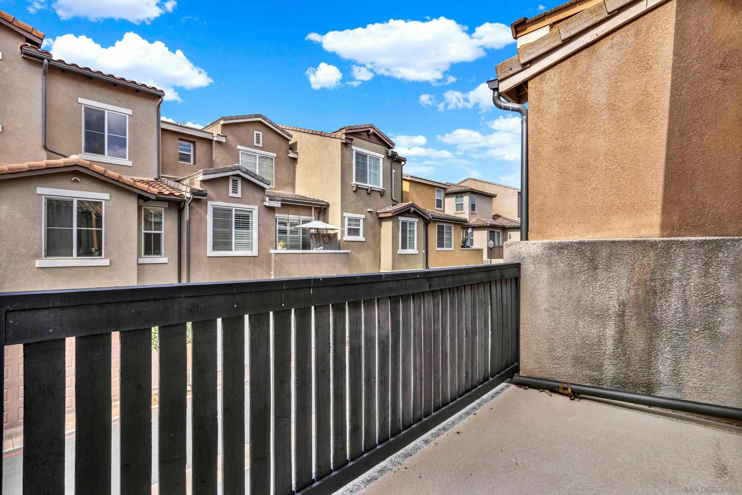 10127 Little Leaf Ln East