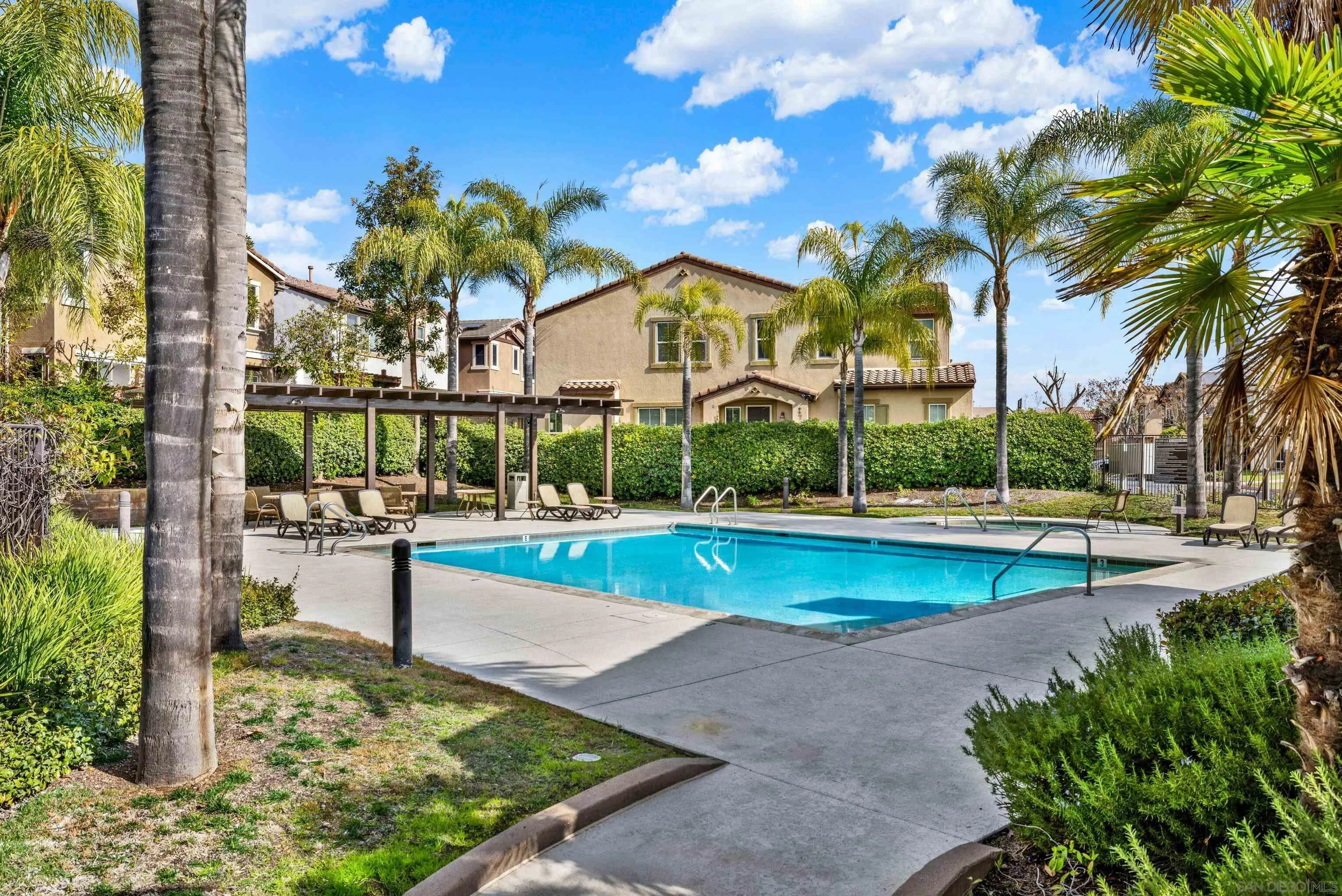 10127 Little Leaf Ln East