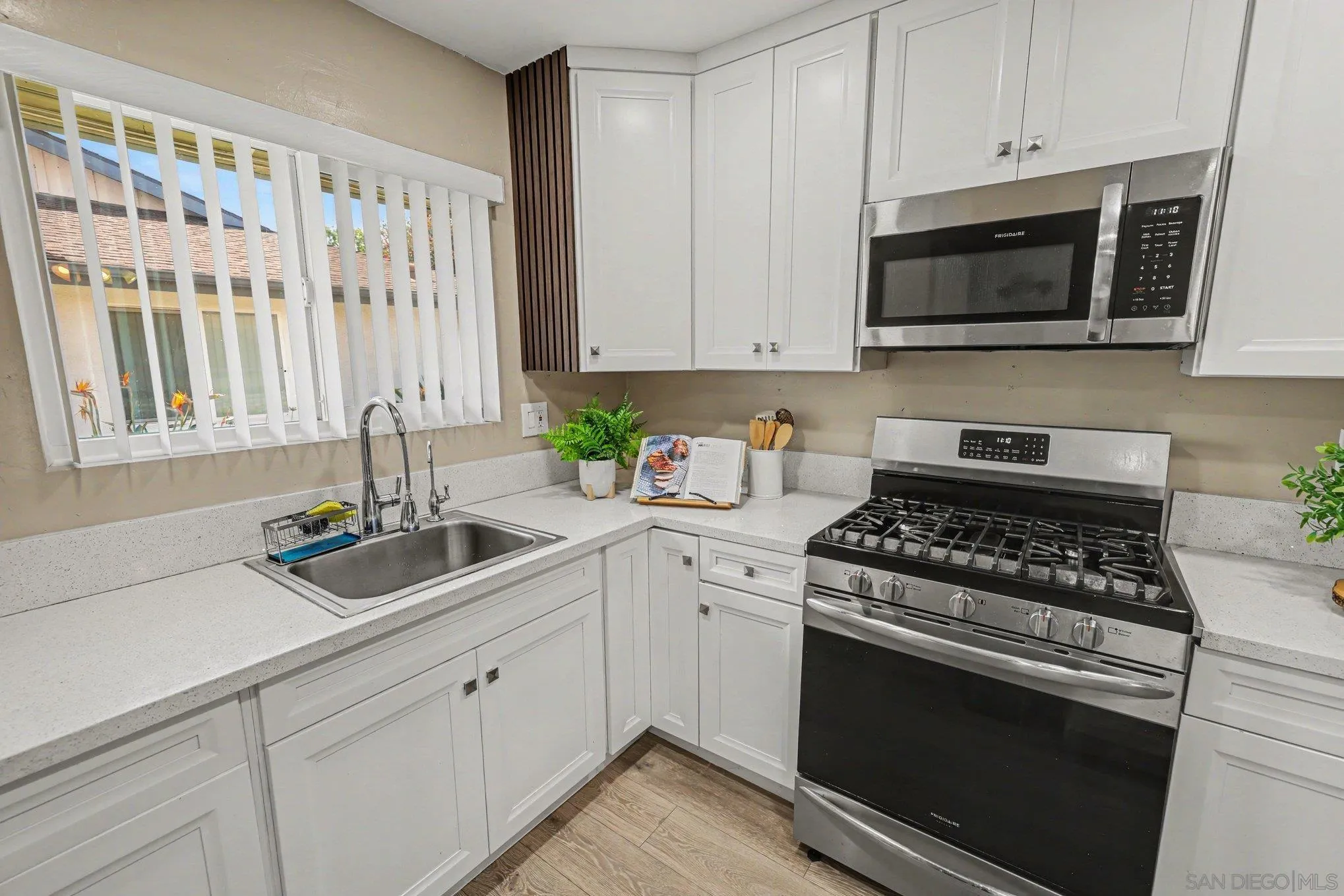818 E Washington Unit C