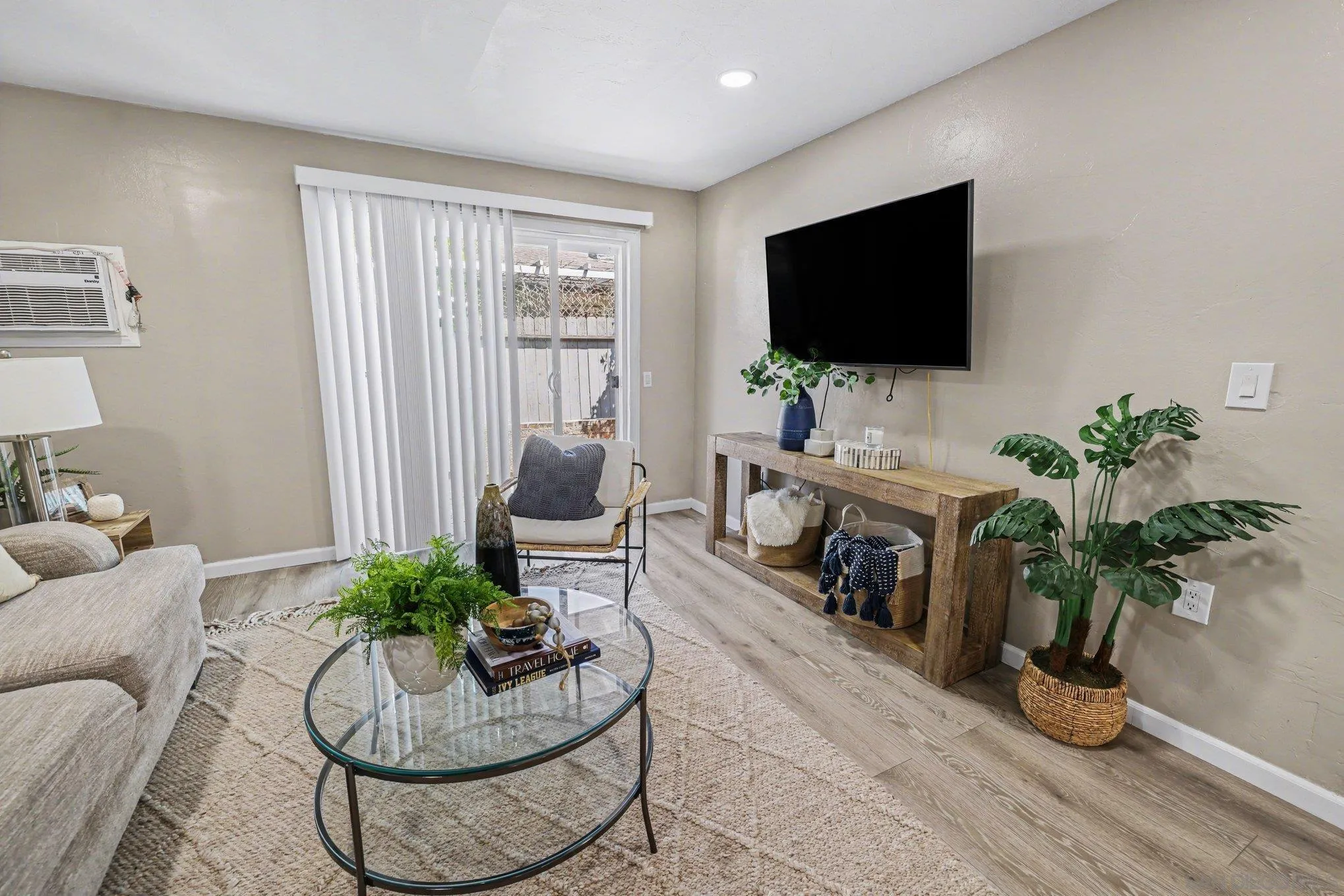 818 E Washington Unit C