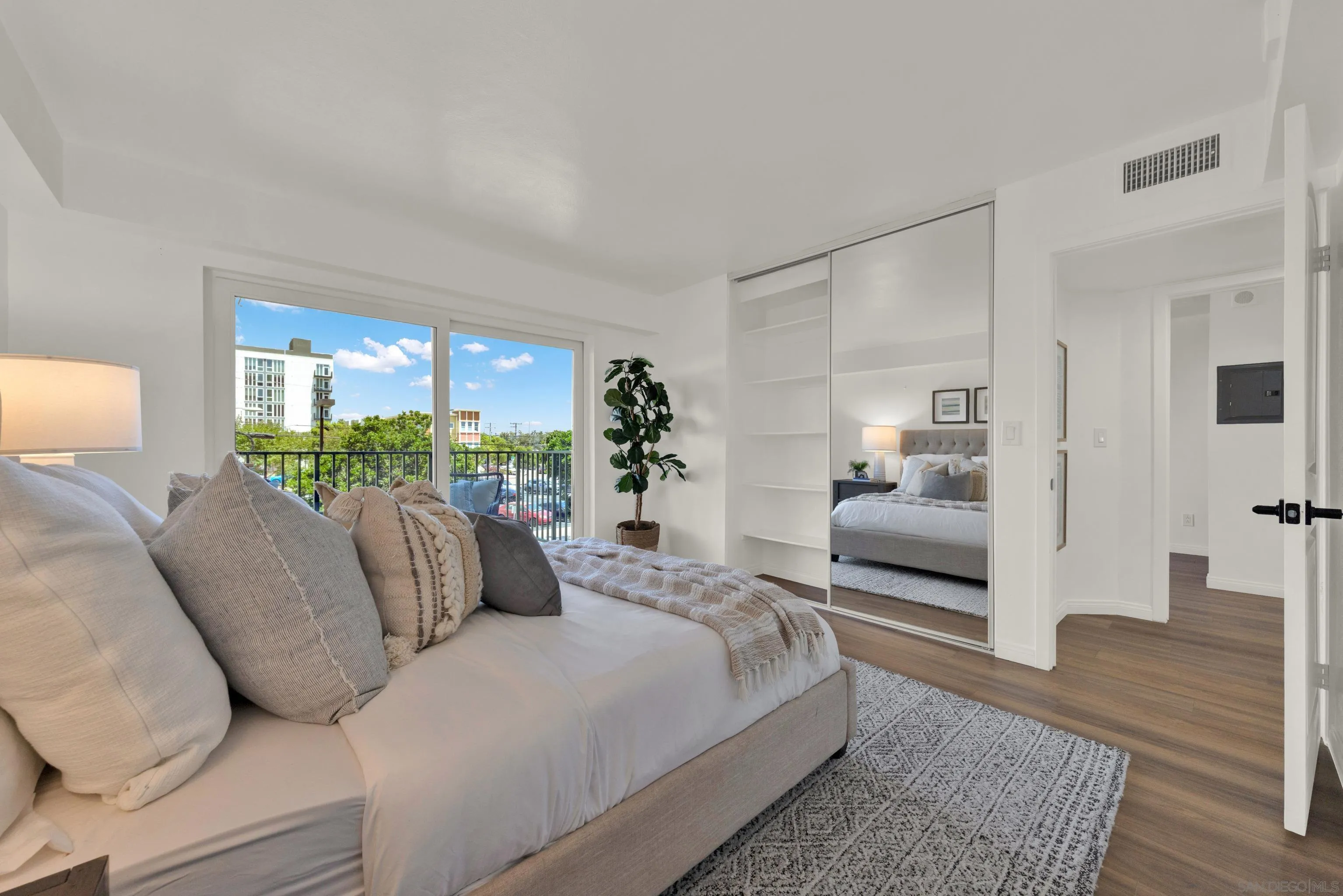 801 National City Unit: 209