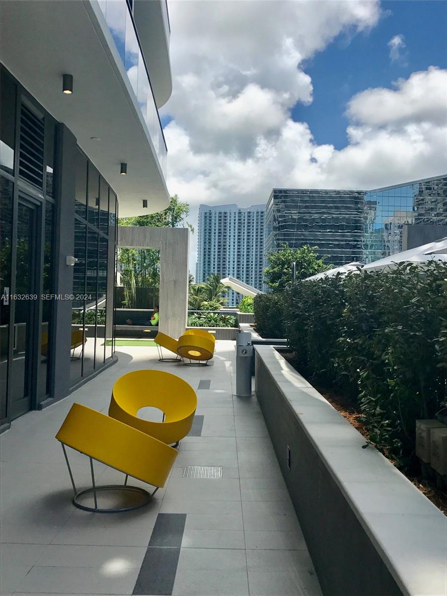 55 SW 9th Street 2807