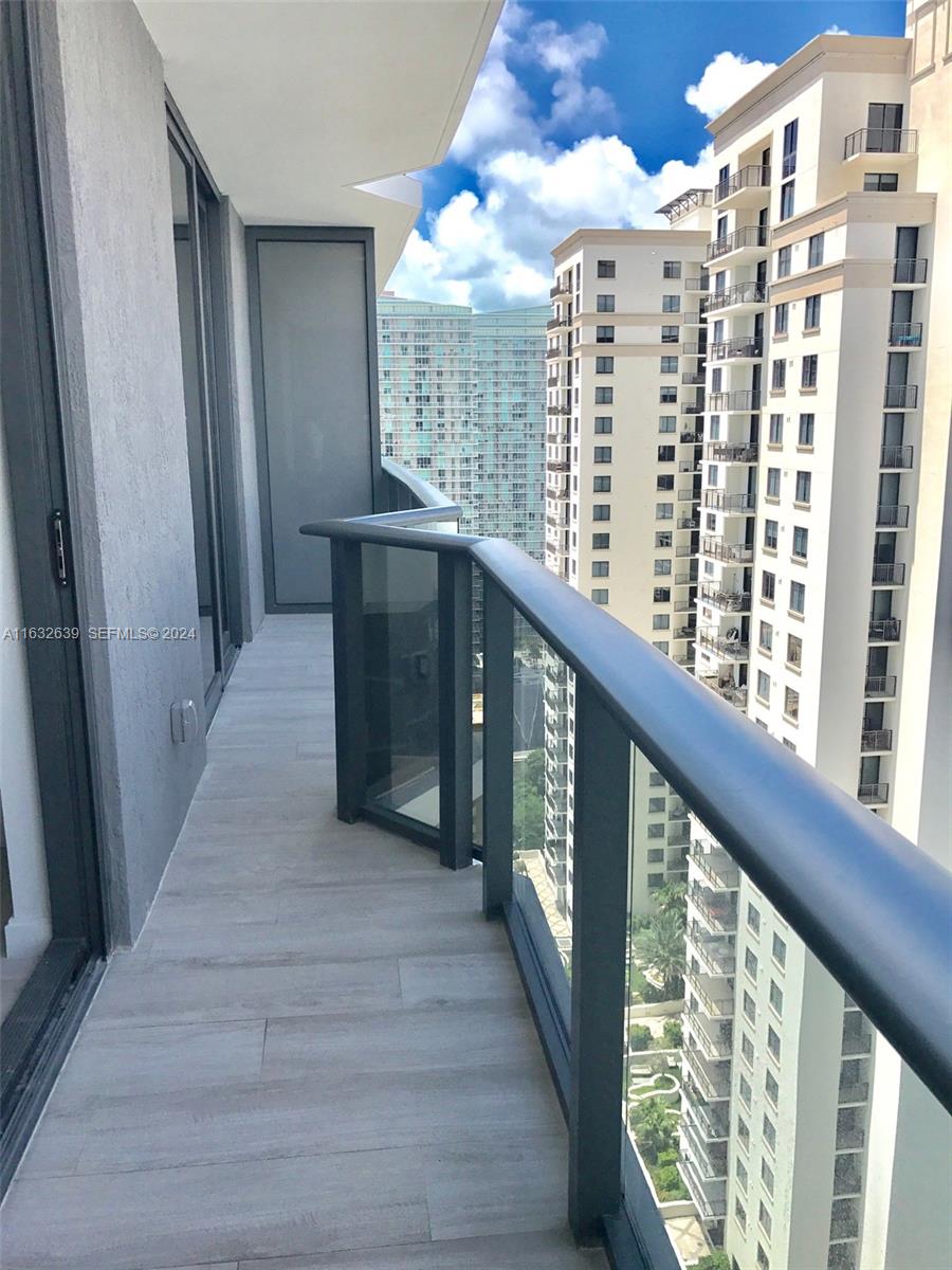 55 SW 9th Street 2807