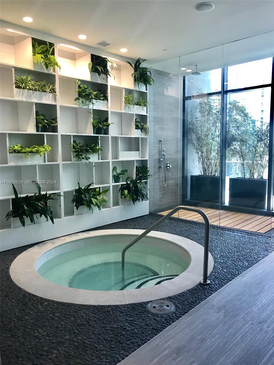 55 SW 9th Street 2807