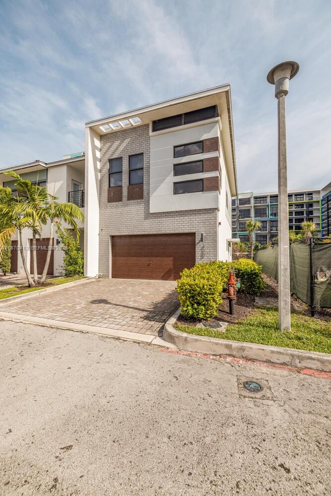 4369 NW 9th Street