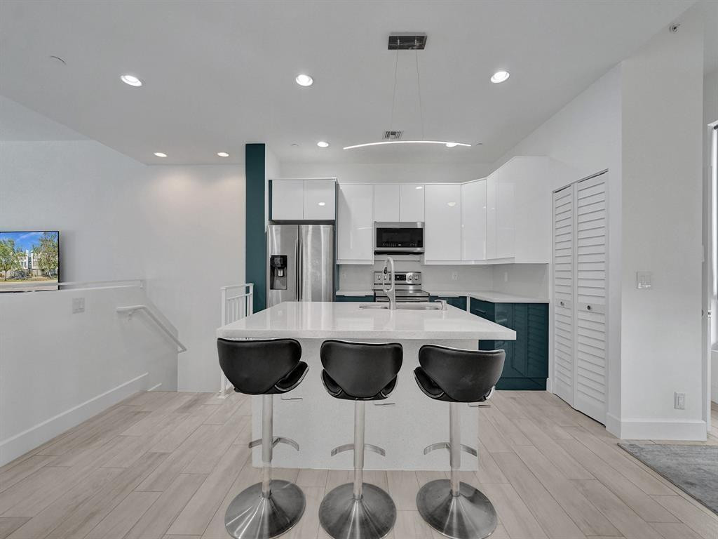 703 SE 16th Court