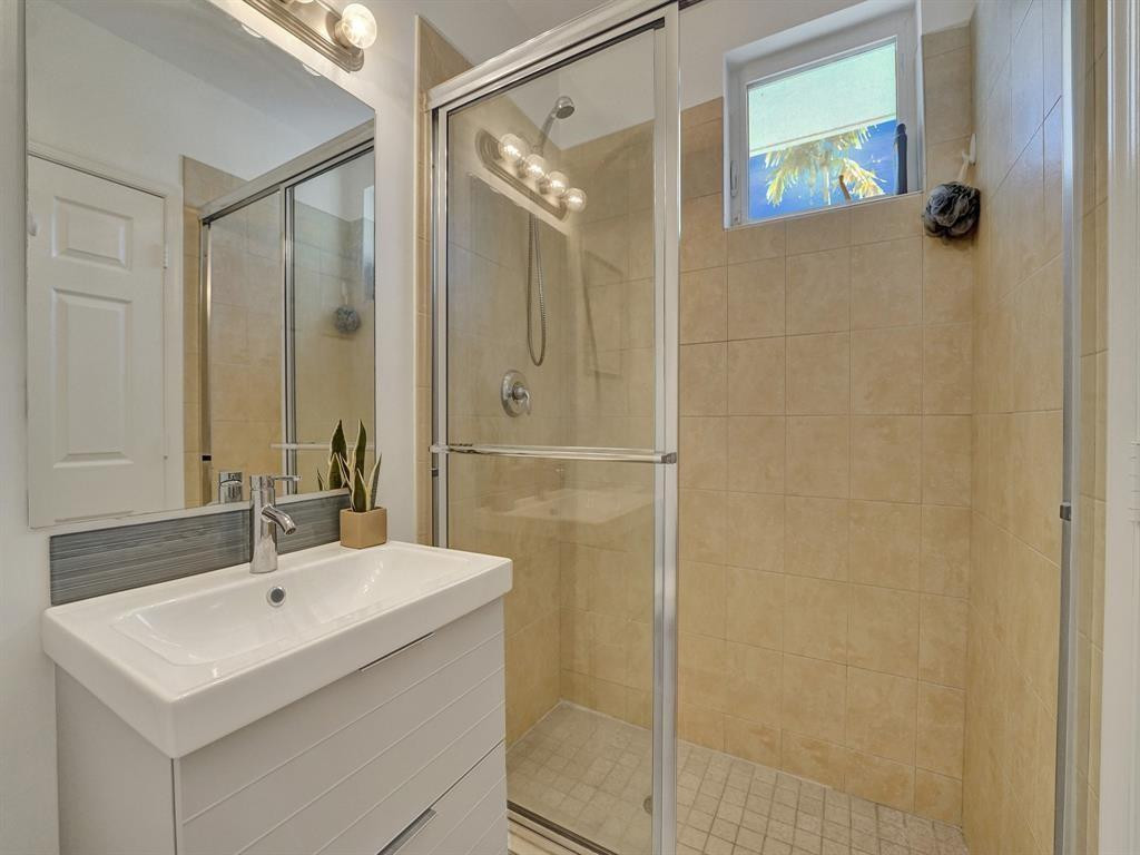 703 SE 16th Court