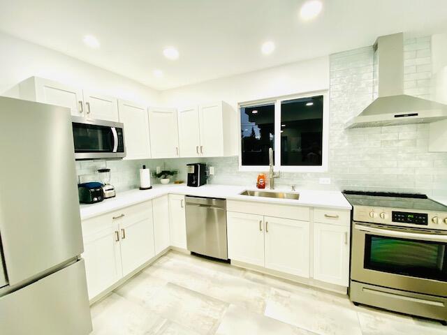701 NE 17 Way