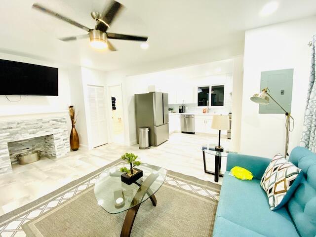 701 NE 17 Way