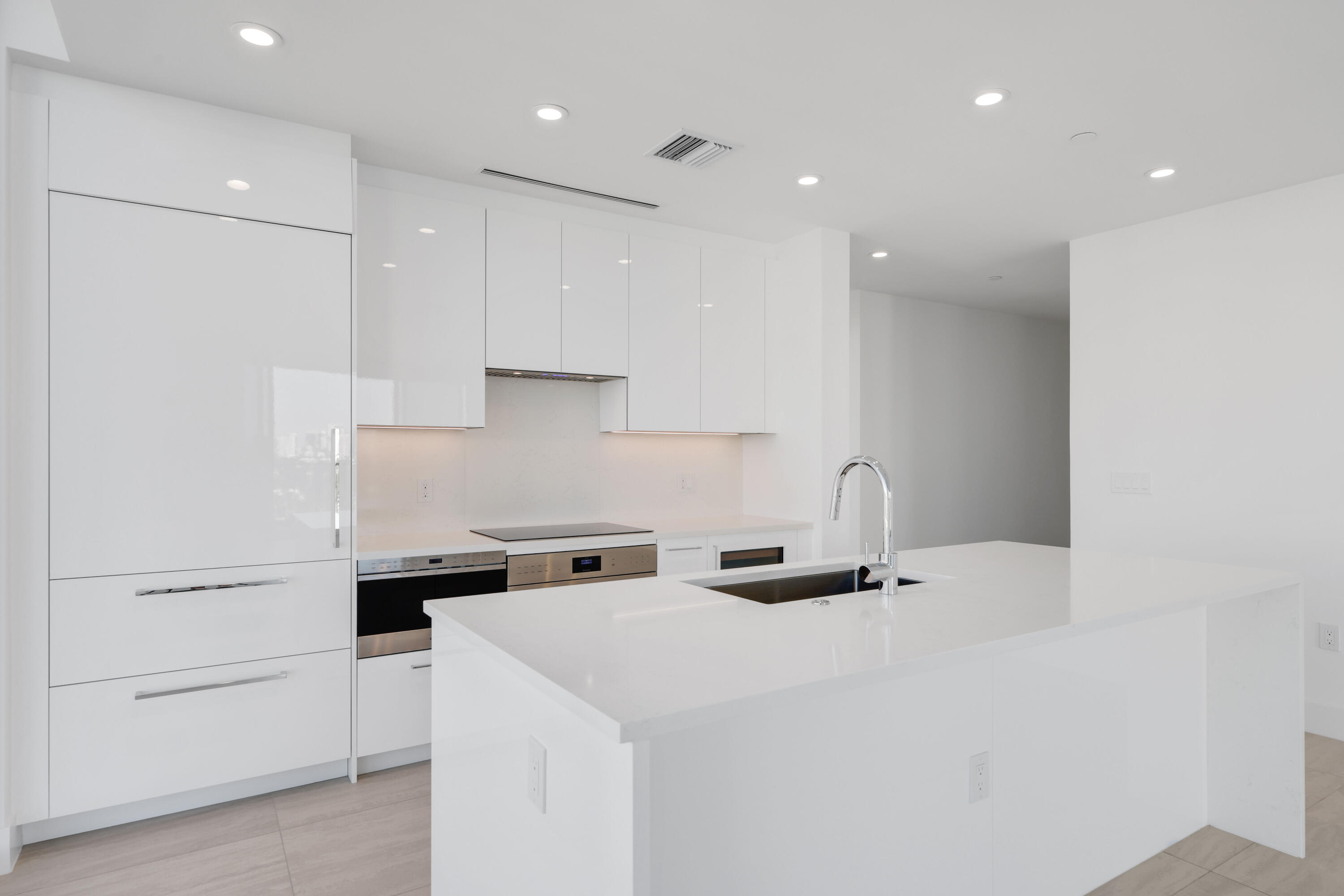 151 N Seabreeze Boulevard 903