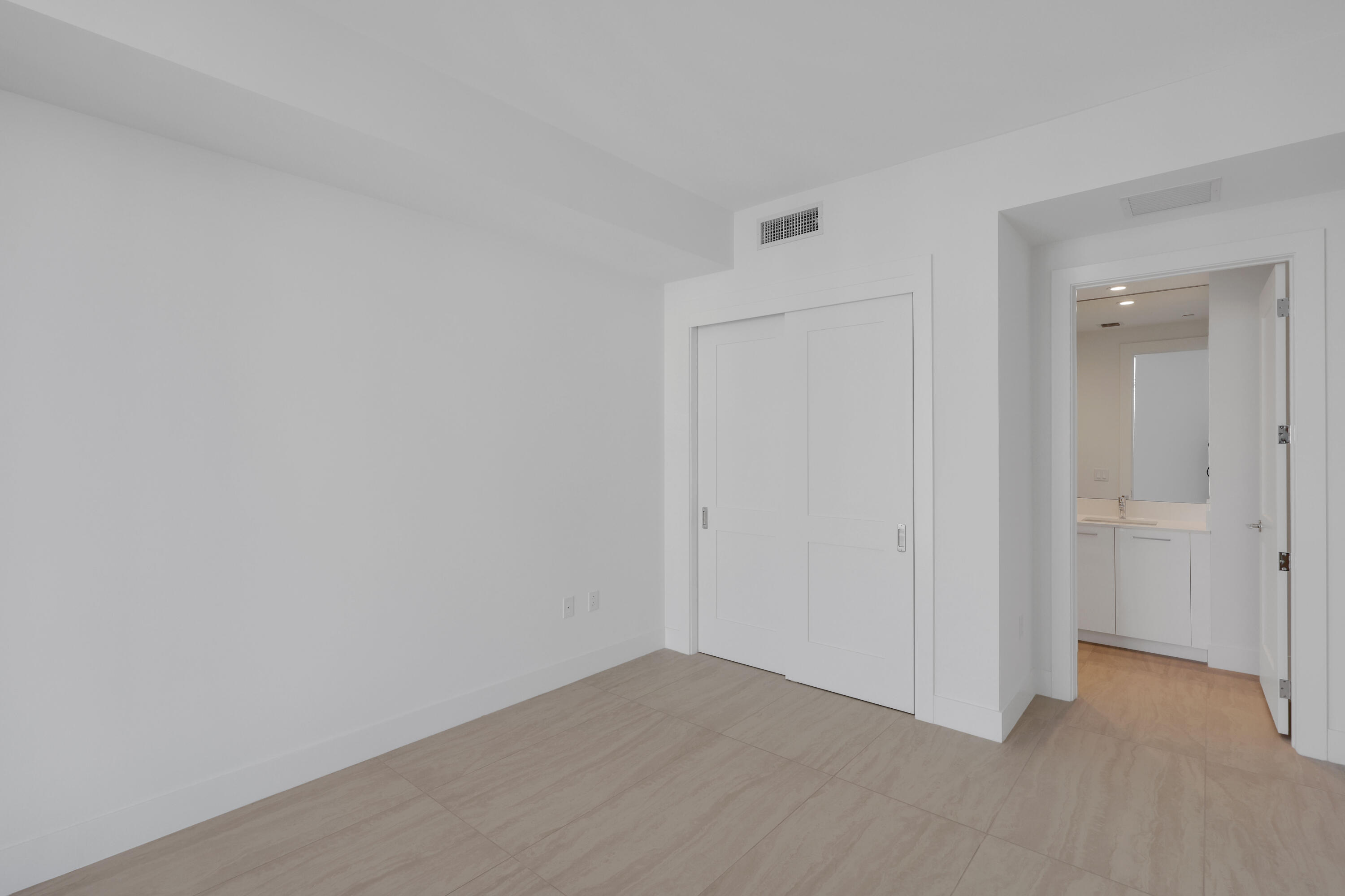 151 N Seabreeze Boulevard 903