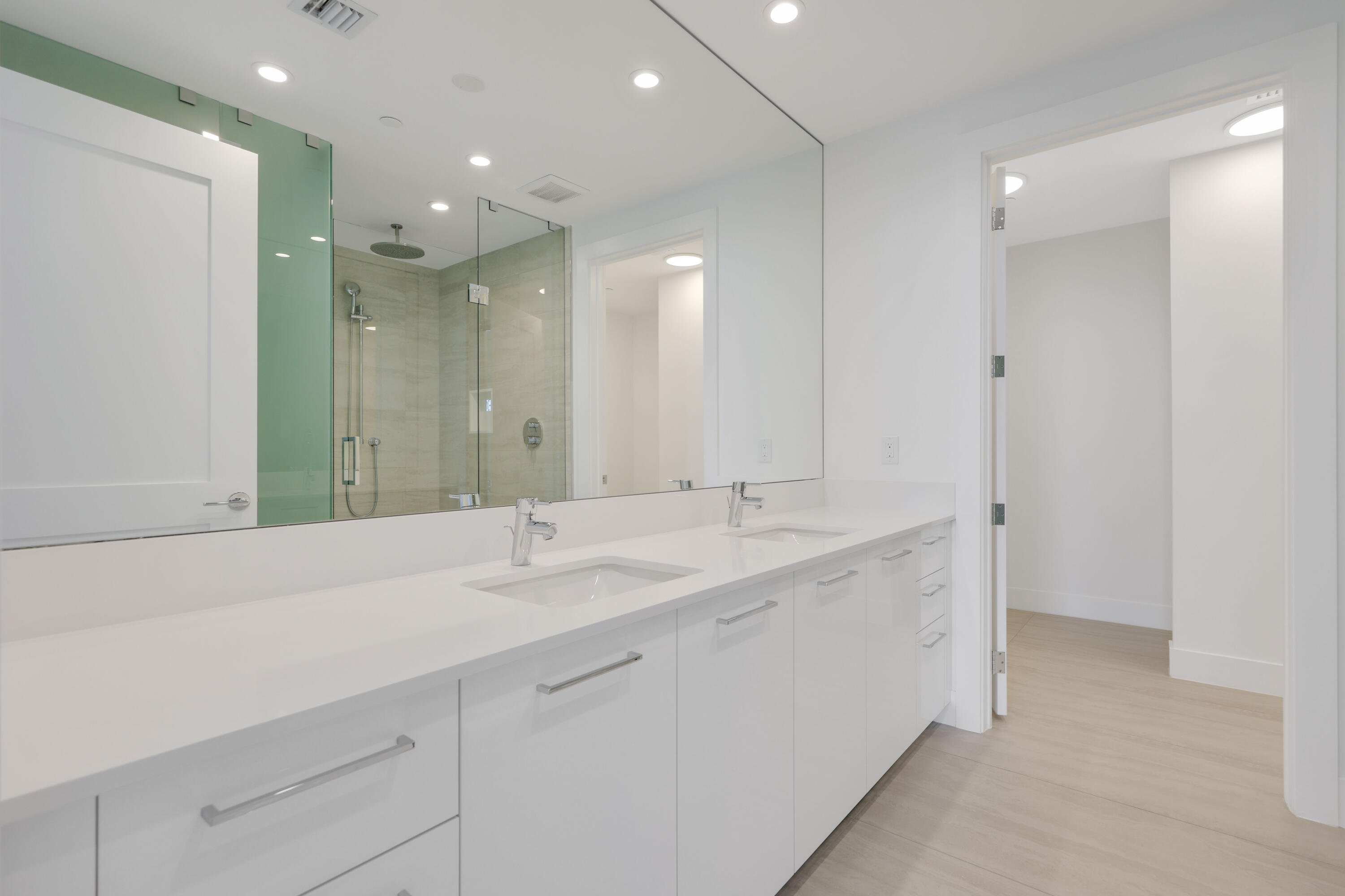 151 N Seabreeze Boulevard 903