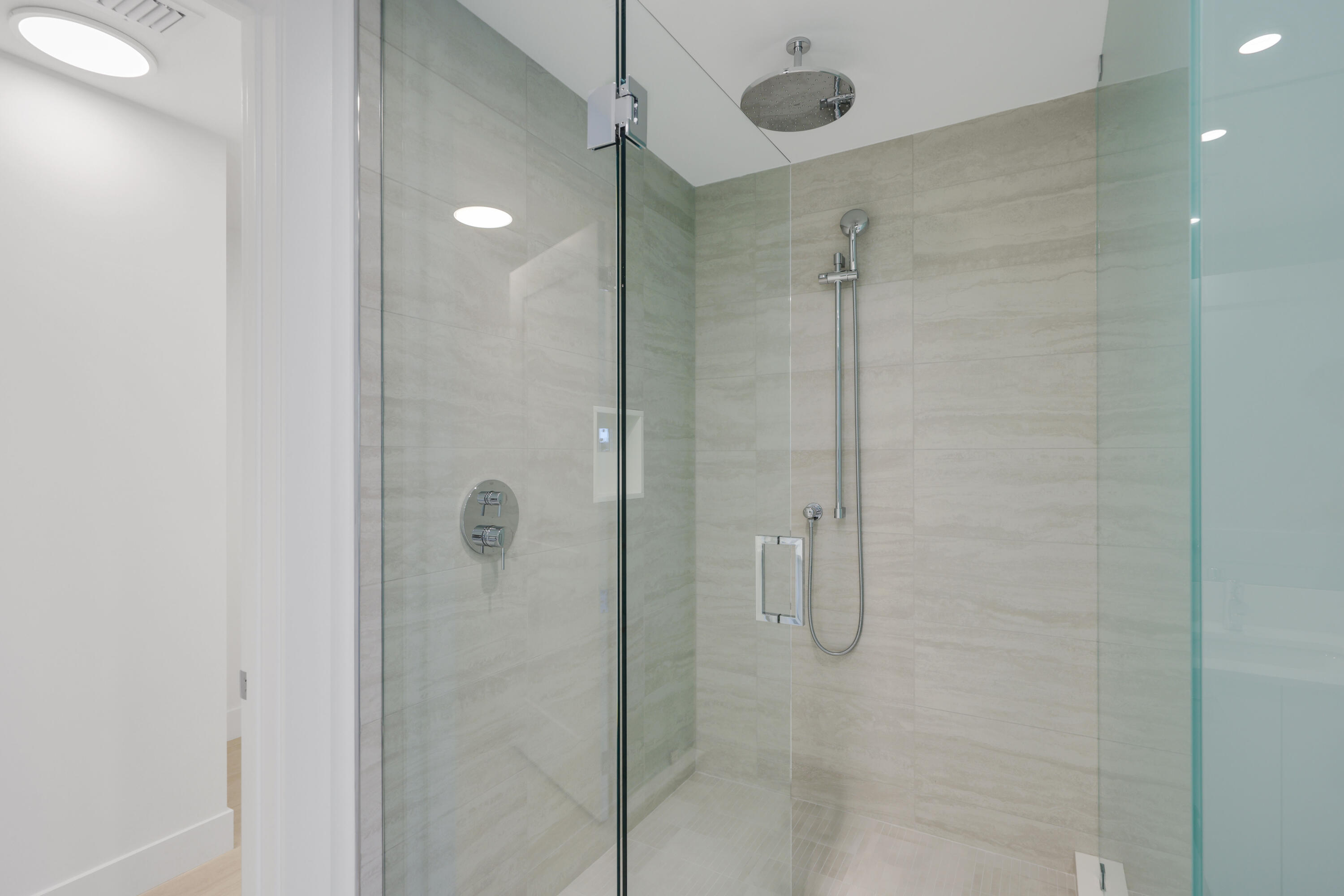 151 N Seabreeze Boulevard 903