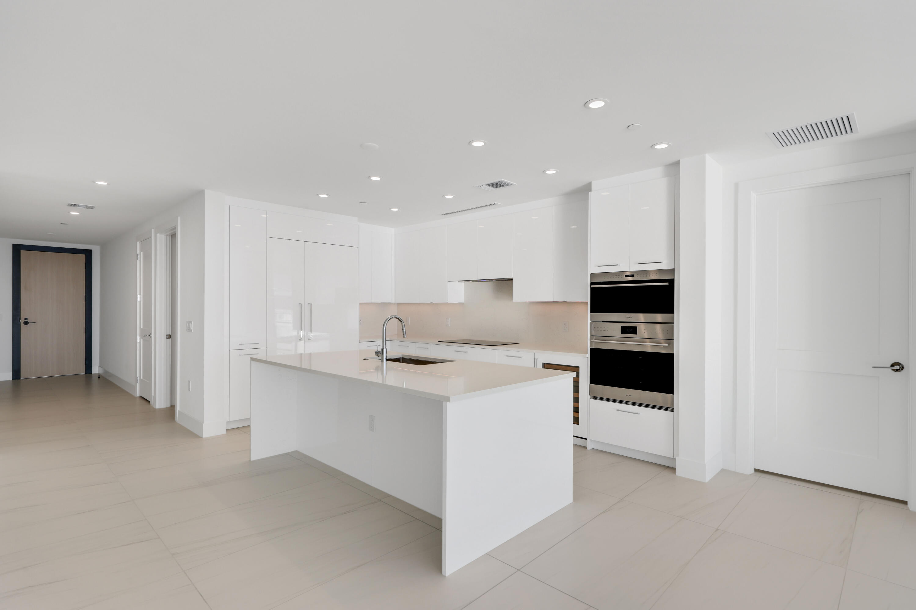 153 N Seabreeze Boulevard 1001