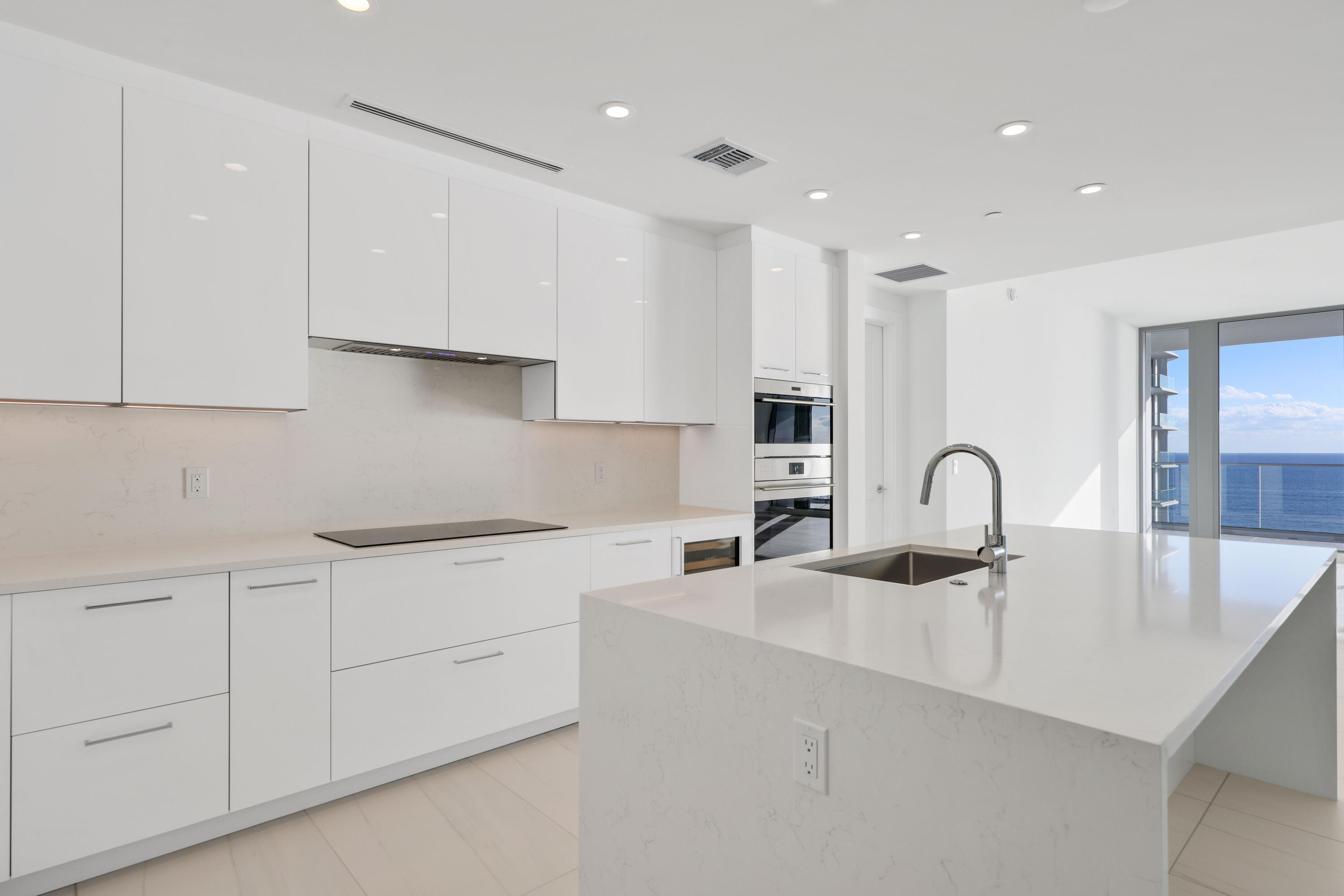153 N Seabreeze Boulevard 1001