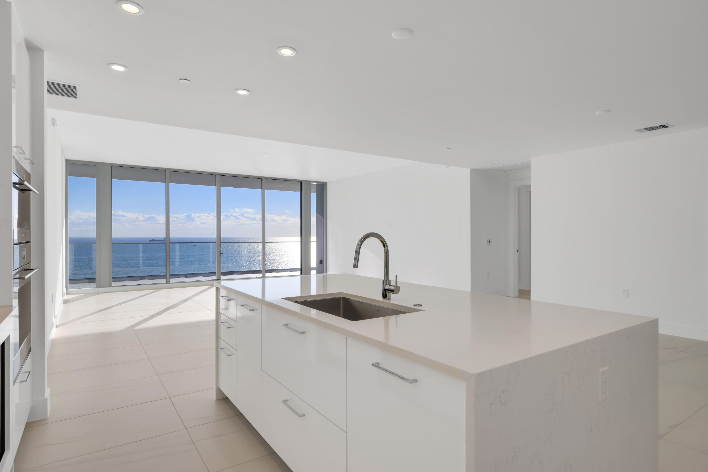 153 N Seabreeze Boulevard 1001