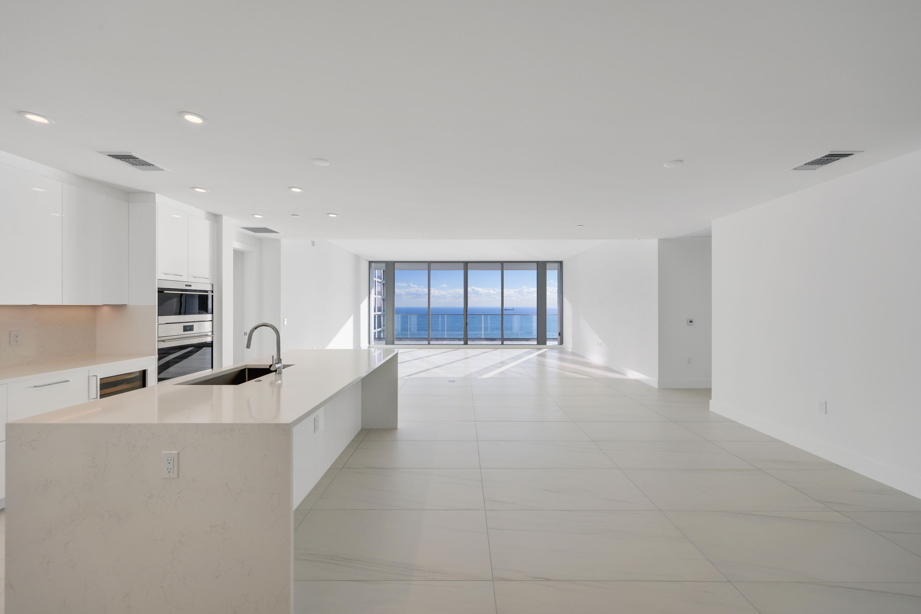153 N Seabreeze Boulevard 1001