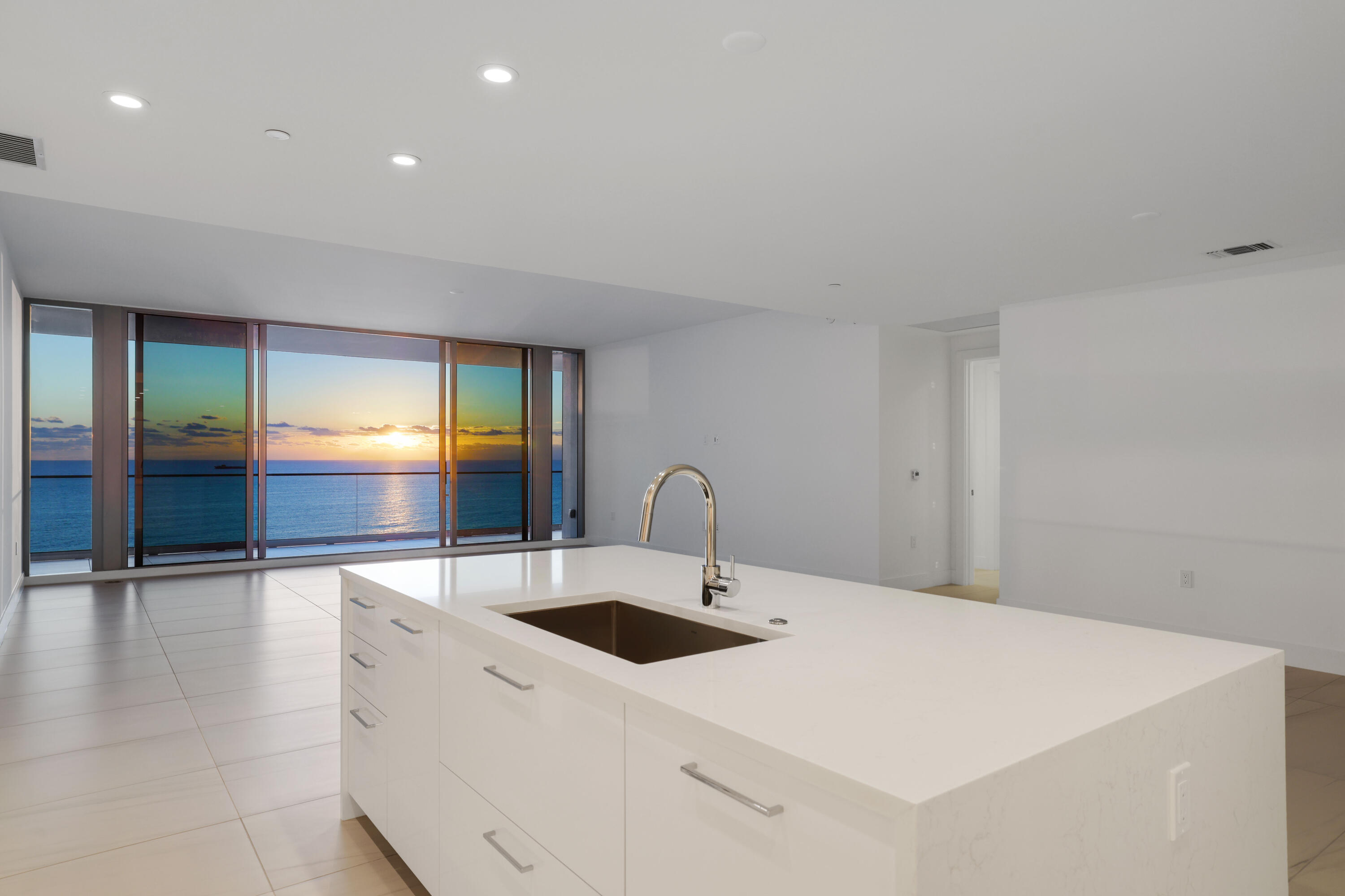153 N Seabreeze Boulevard 1001