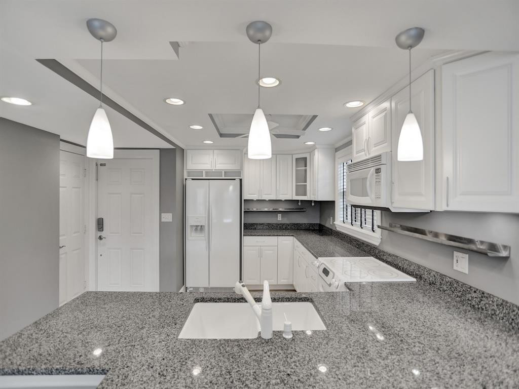 620 Tennis Club Drive 304