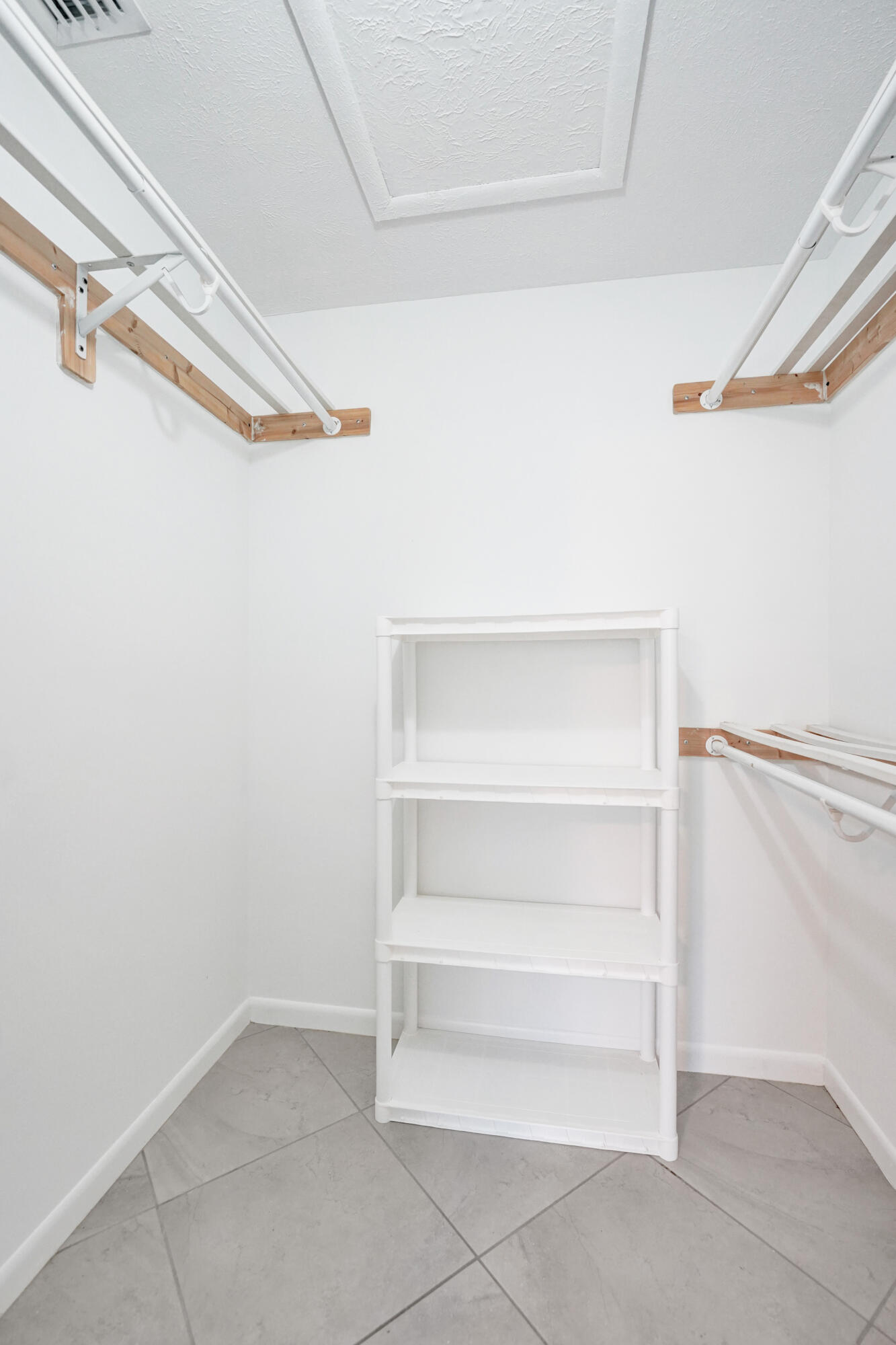 1250 Miami Road 11