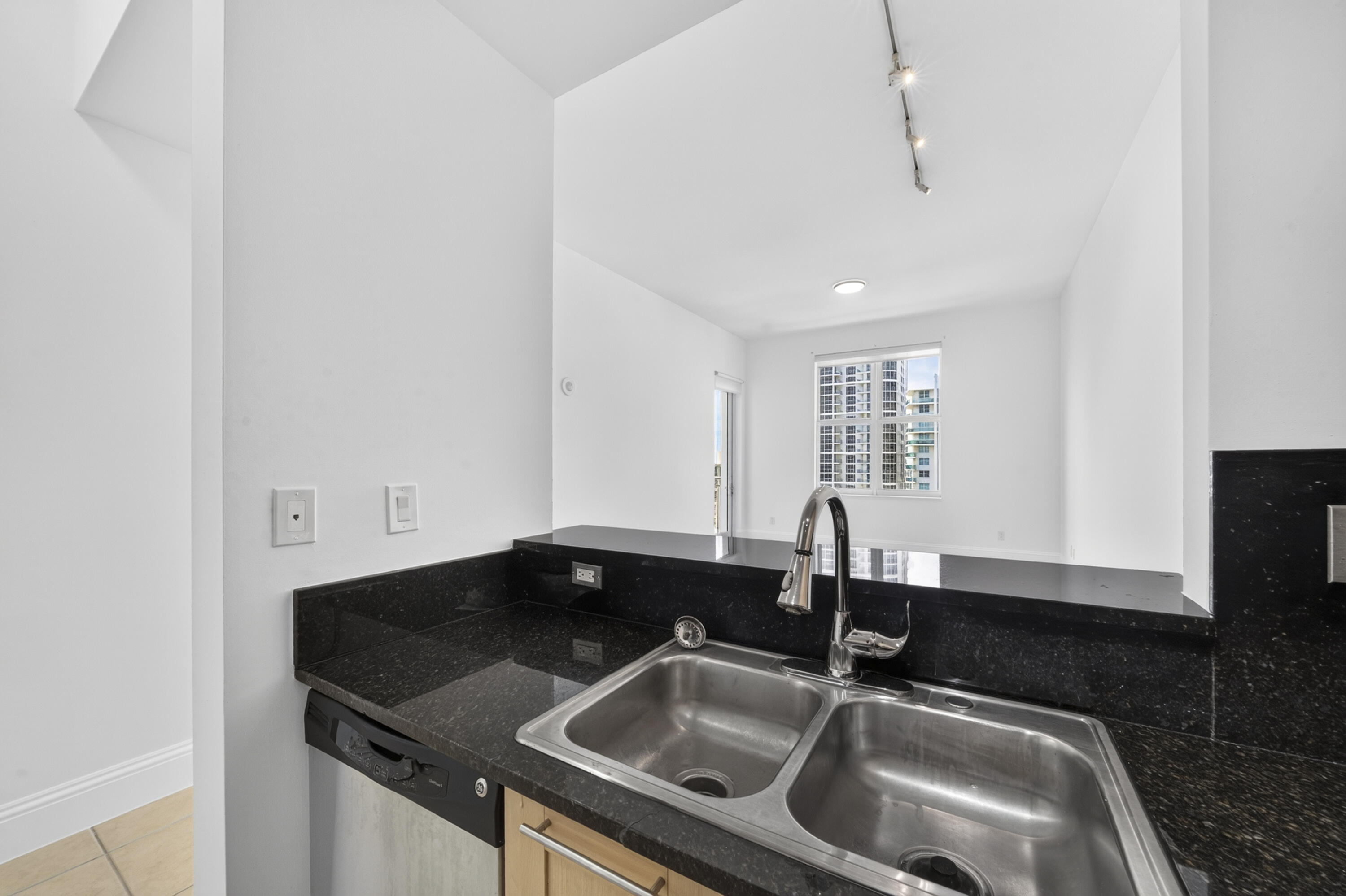 511 SE 5 Avenue 2523