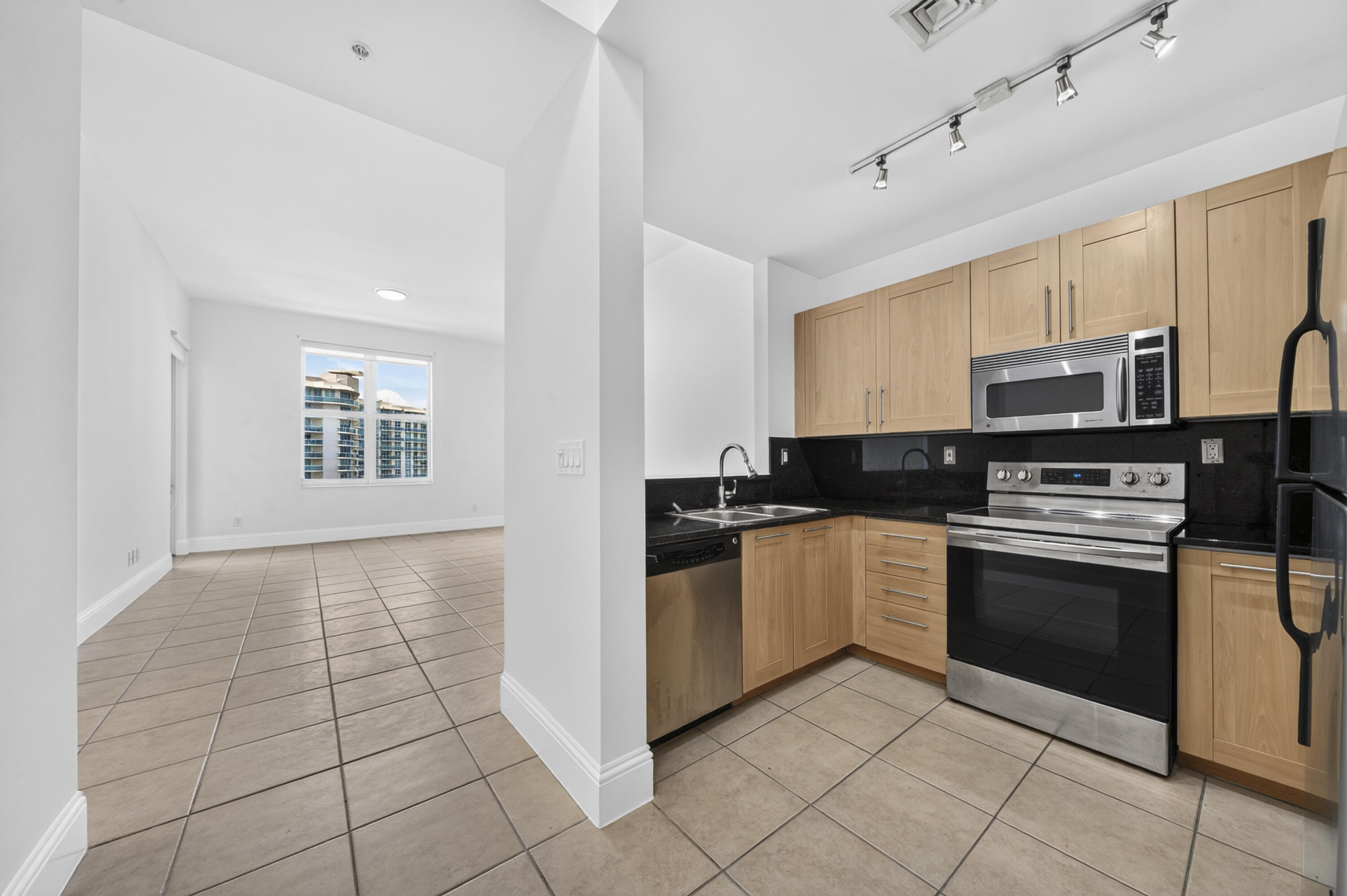511 SE 5 Avenue 2523