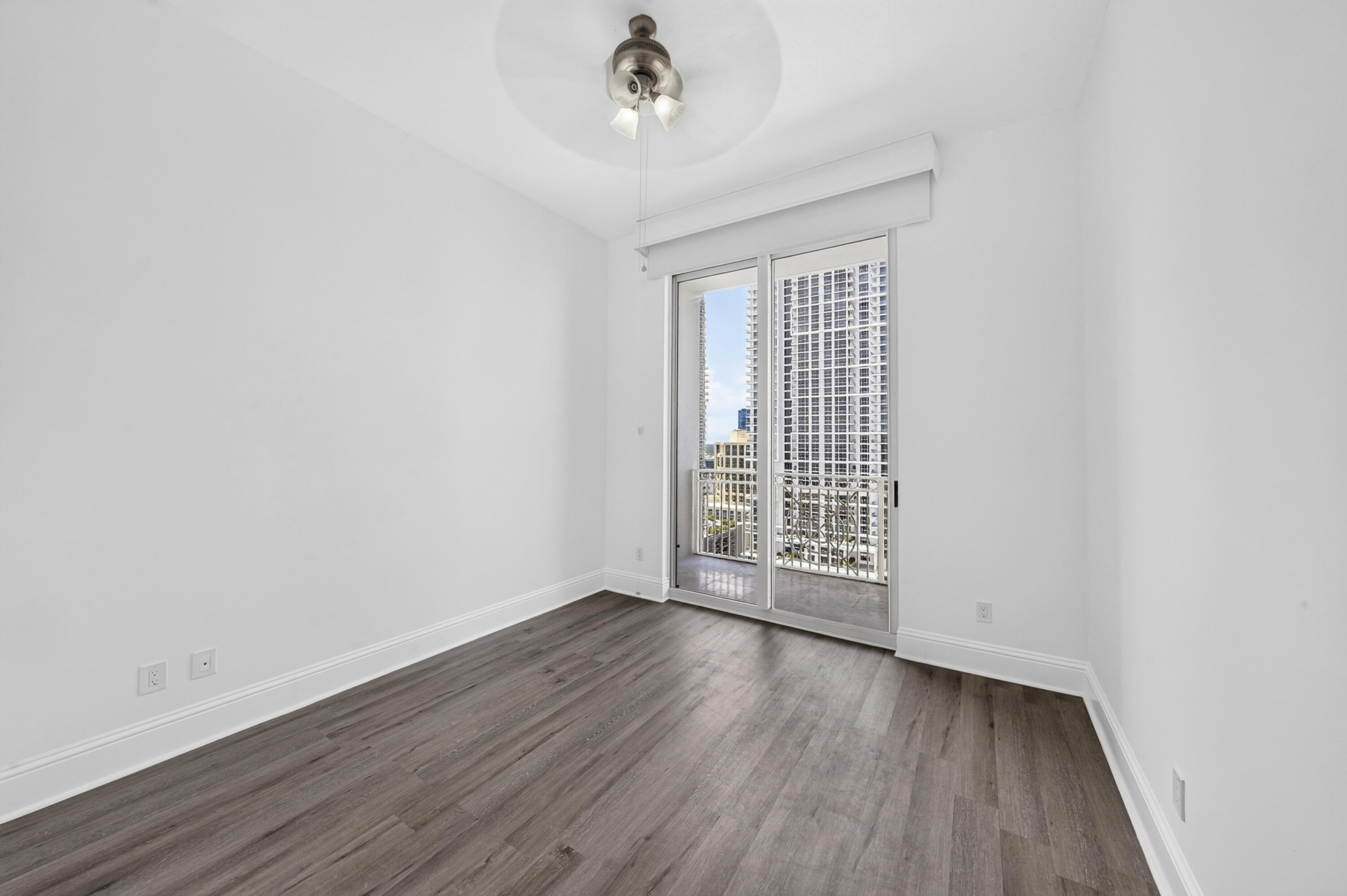511 SE 5 Avenue 2523