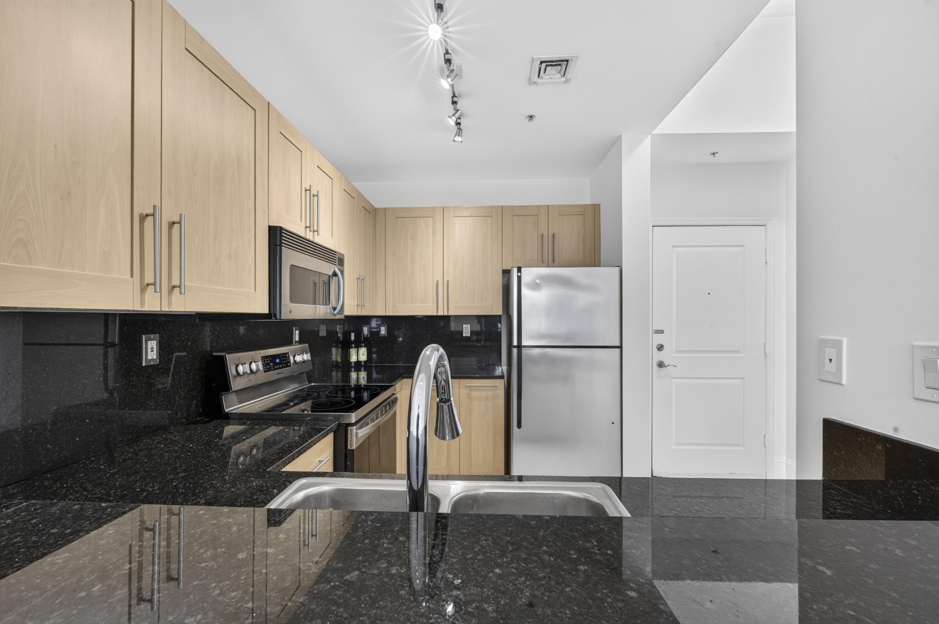 511 SE 5 Avenue 2523