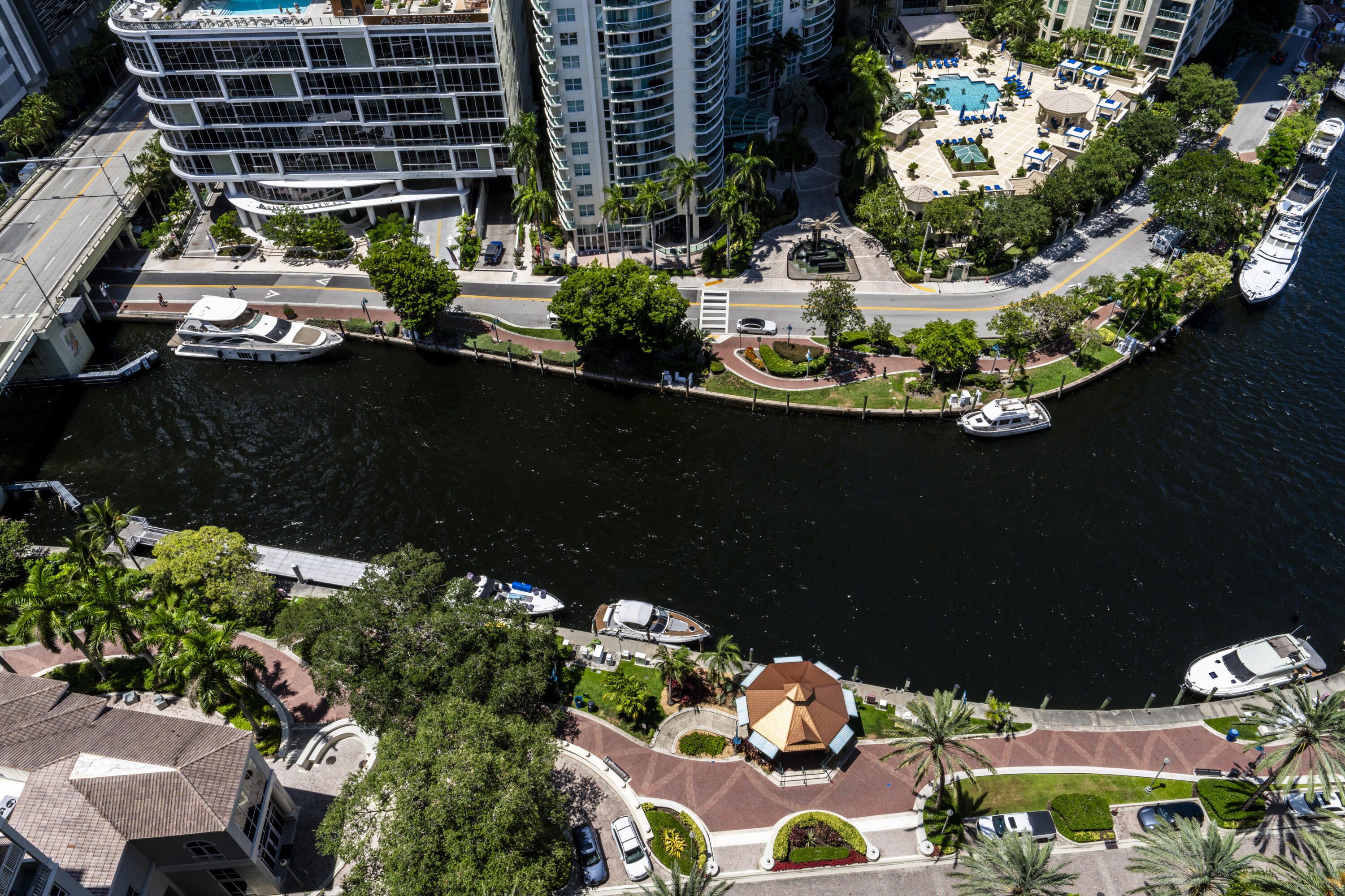 511 SE 5 Avenue 2523