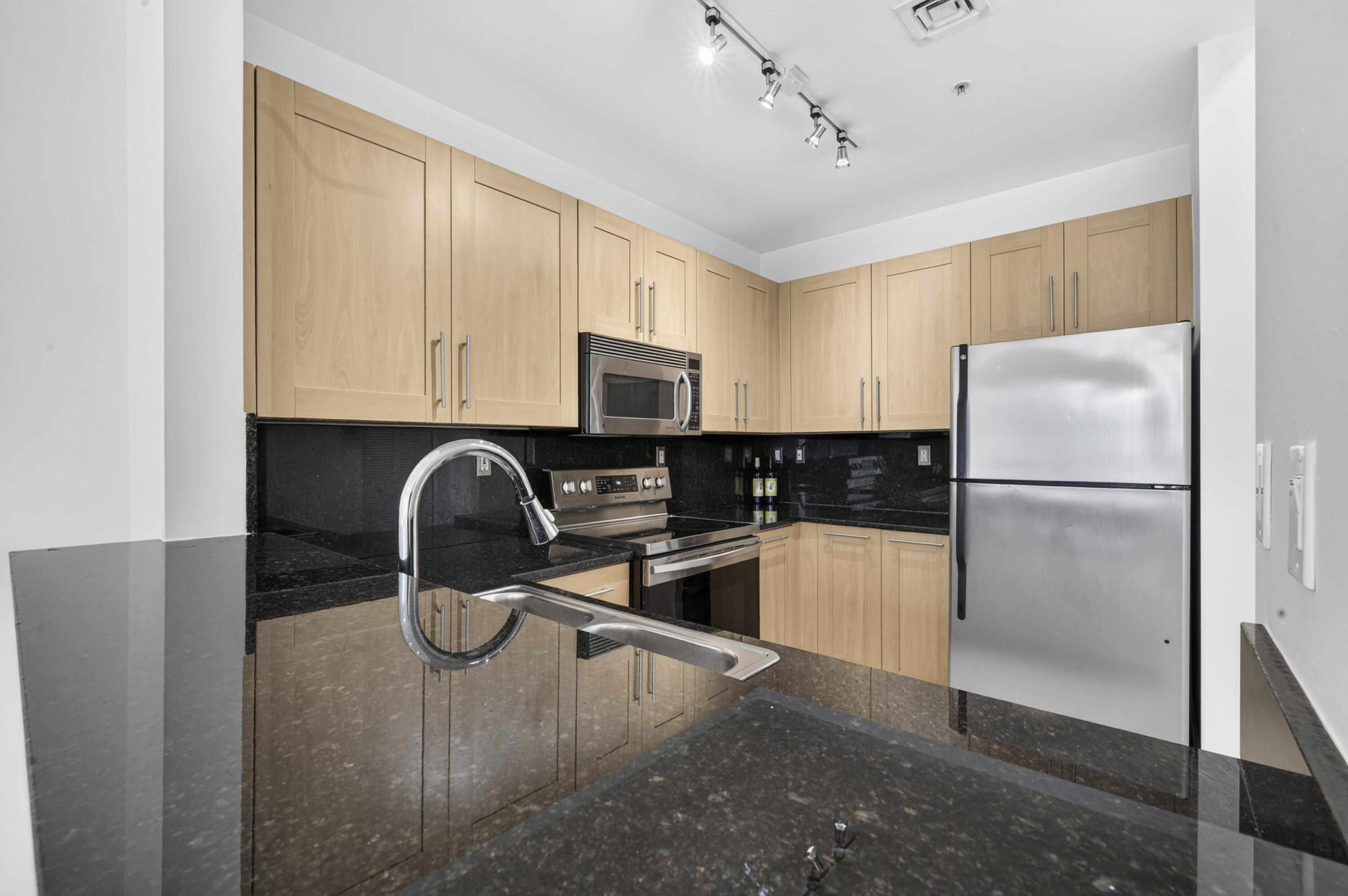 511 SE 5 Avenue 2523