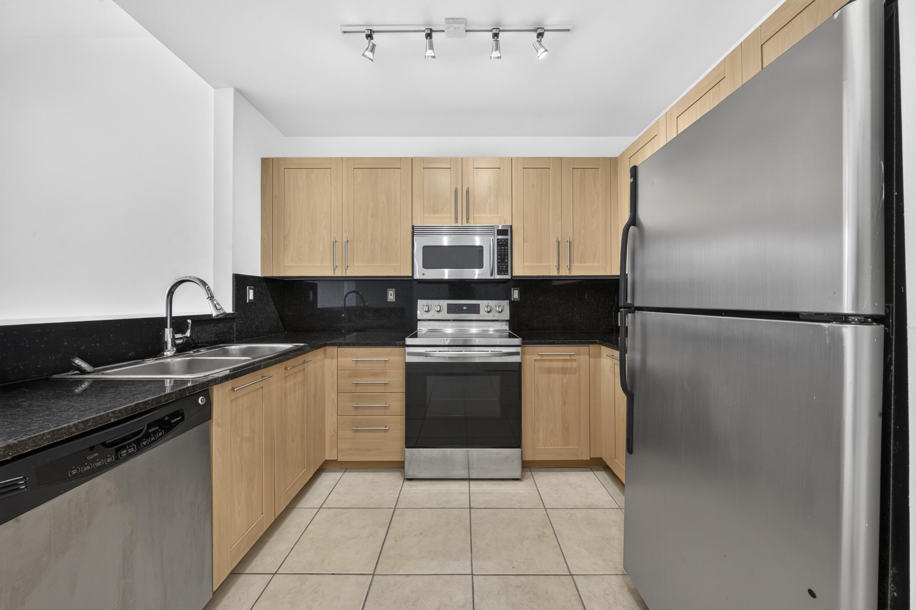 511 SE 5 Avenue 2523