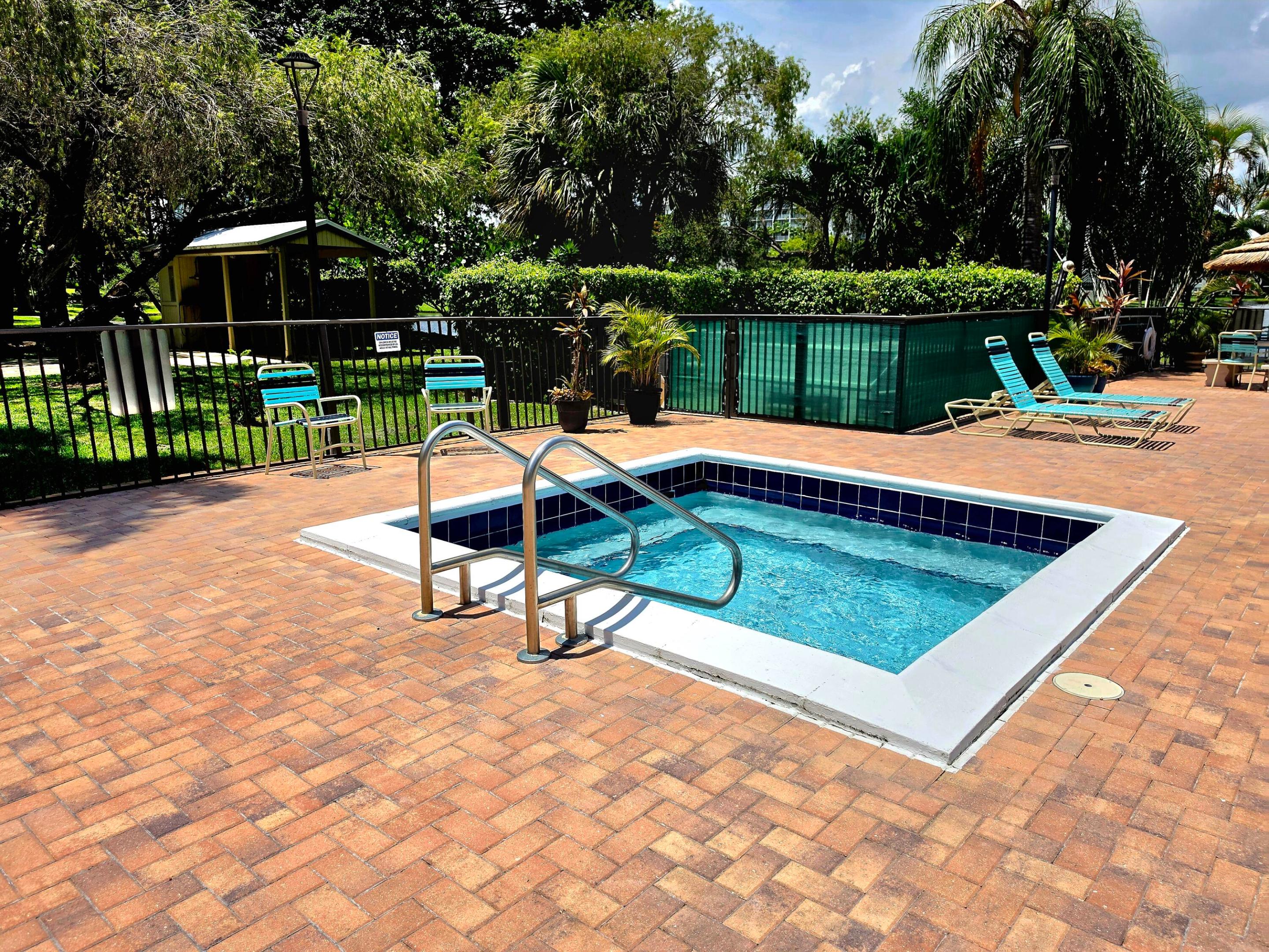 2112 S CYPRESS BEND Drive 707