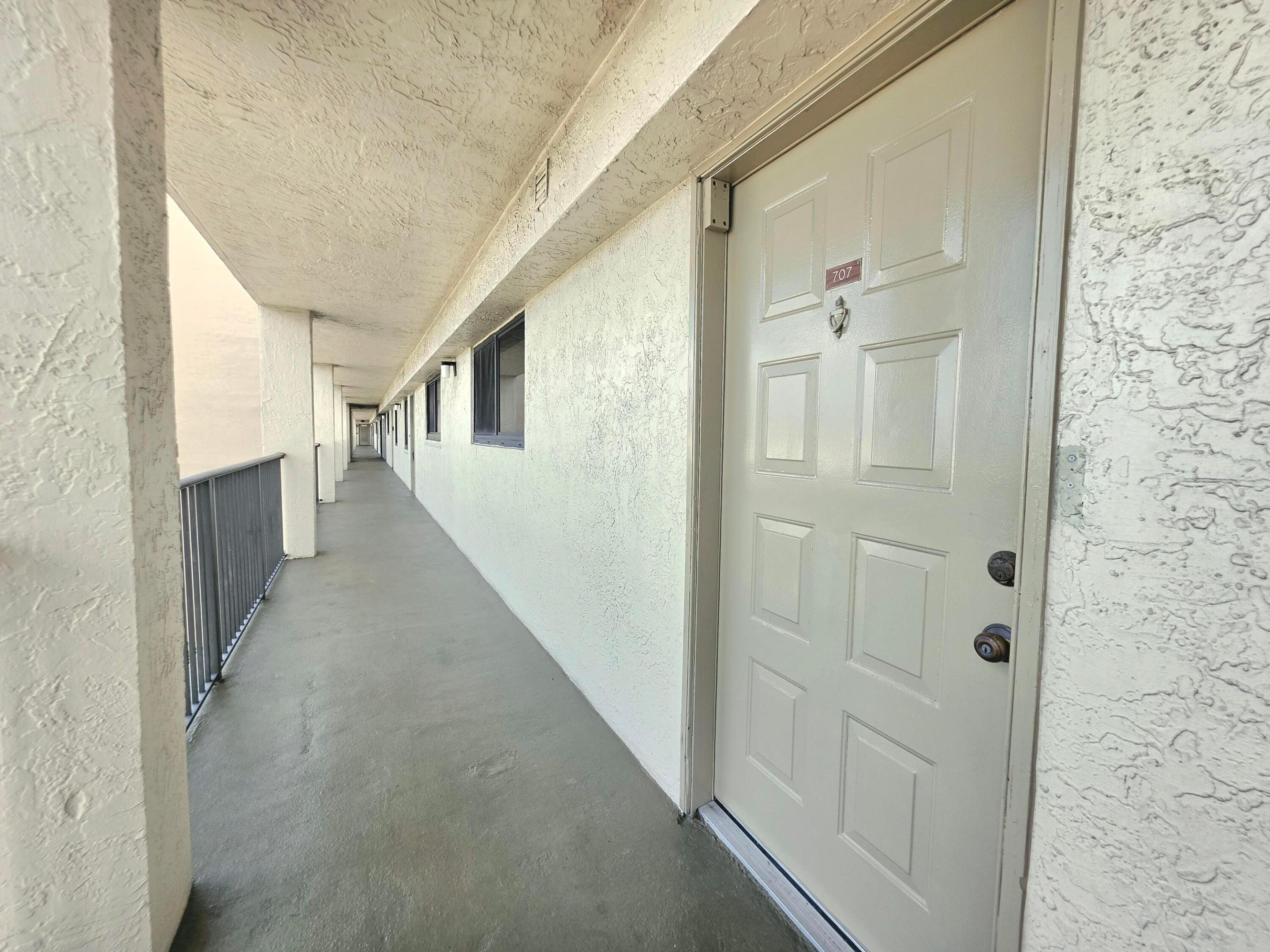 2112 S CYPRESS BEND Drive 707