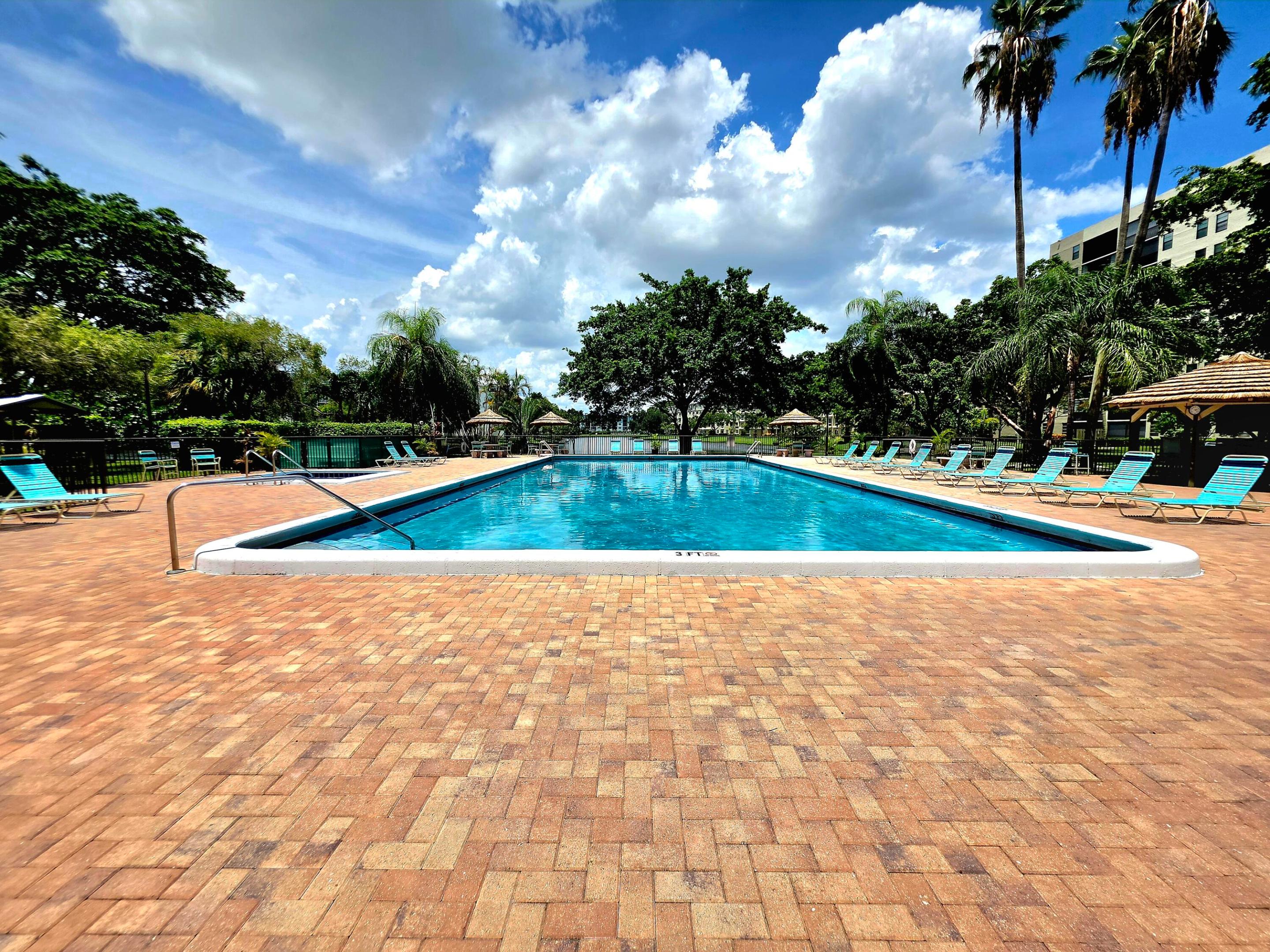 2112 S CYPRESS BEND Drive 707