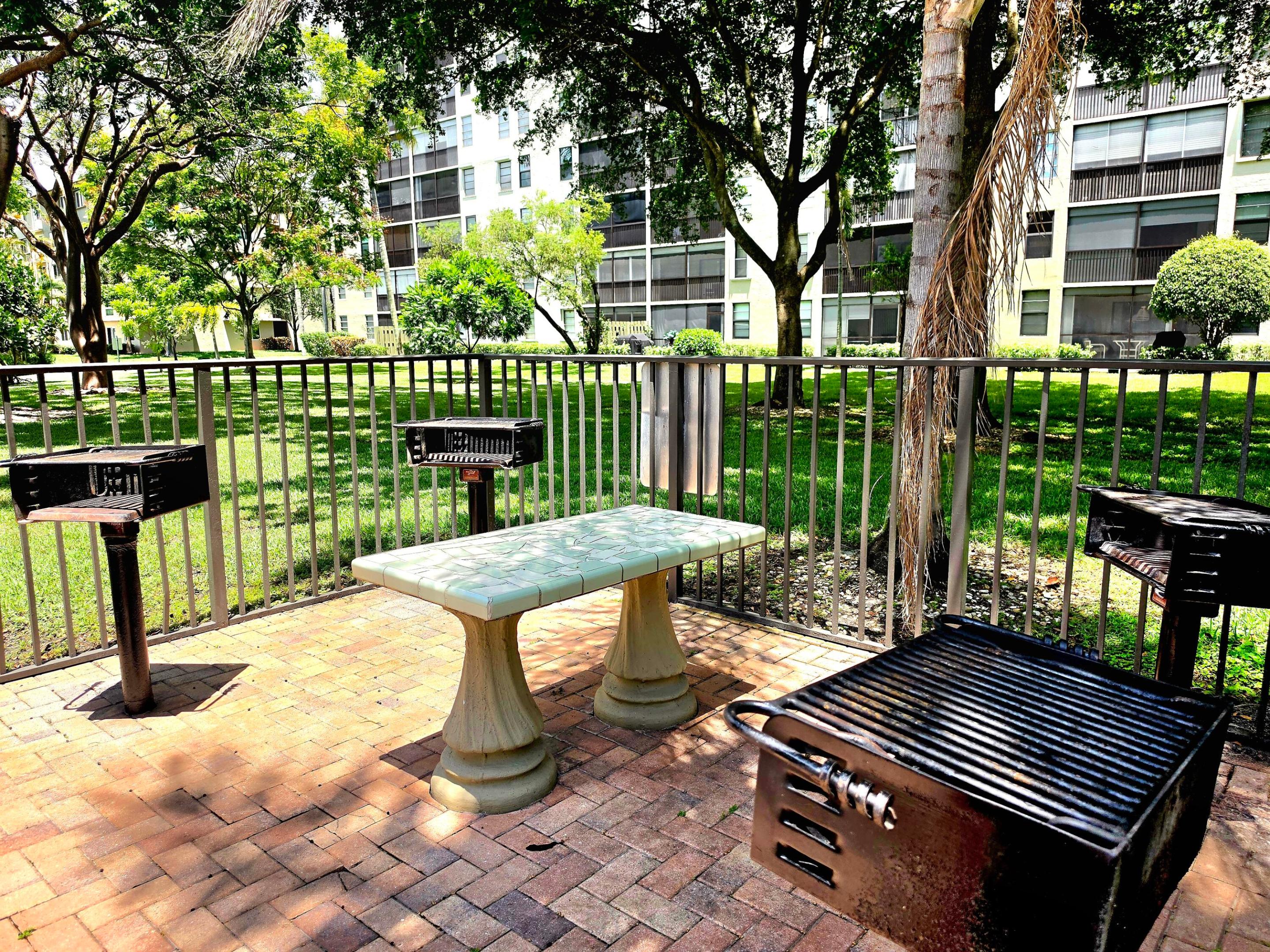 2112 S CYPRESS BEND Drive 707