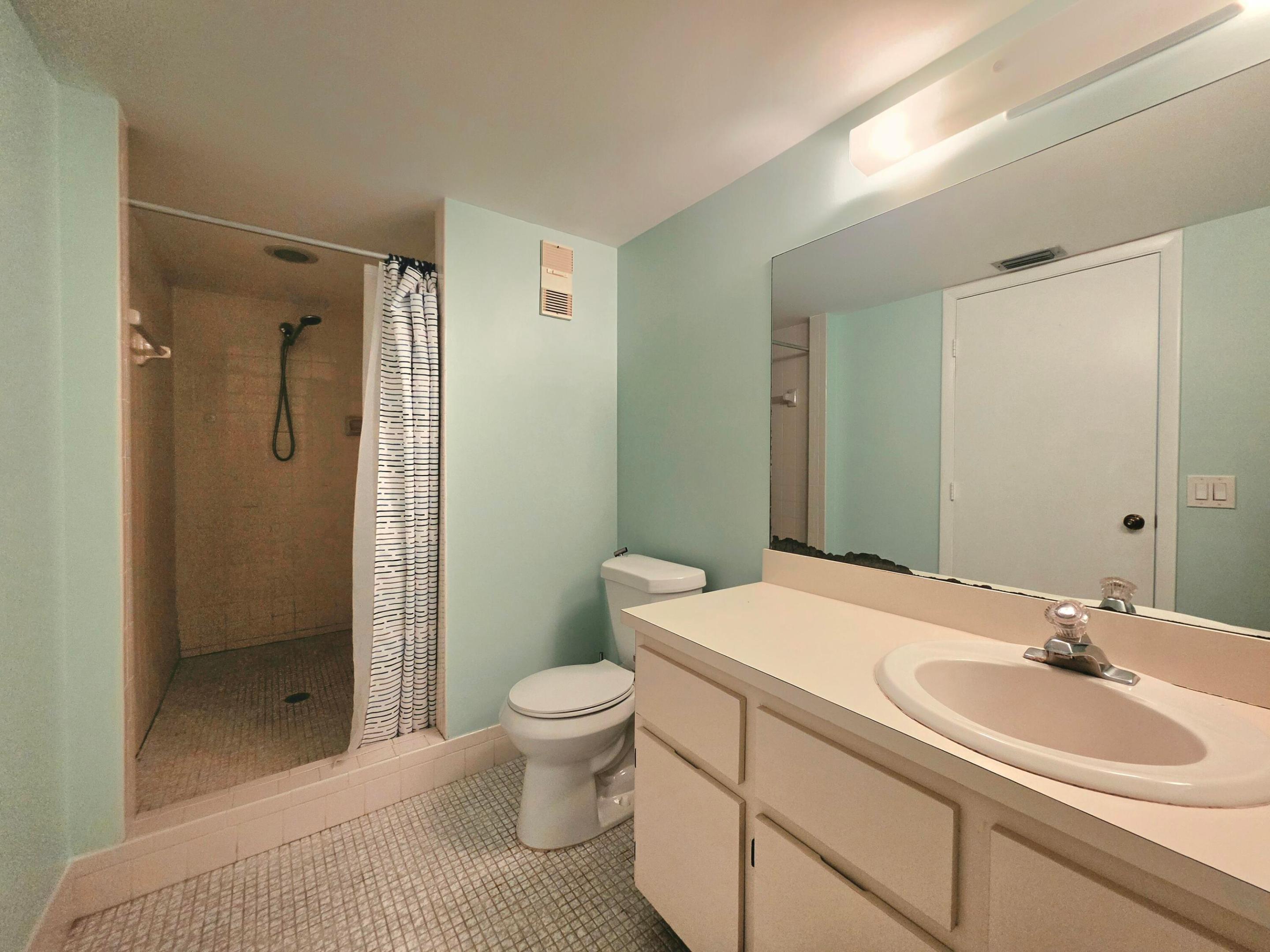 2112 S CYPRESS BEND Drive 707