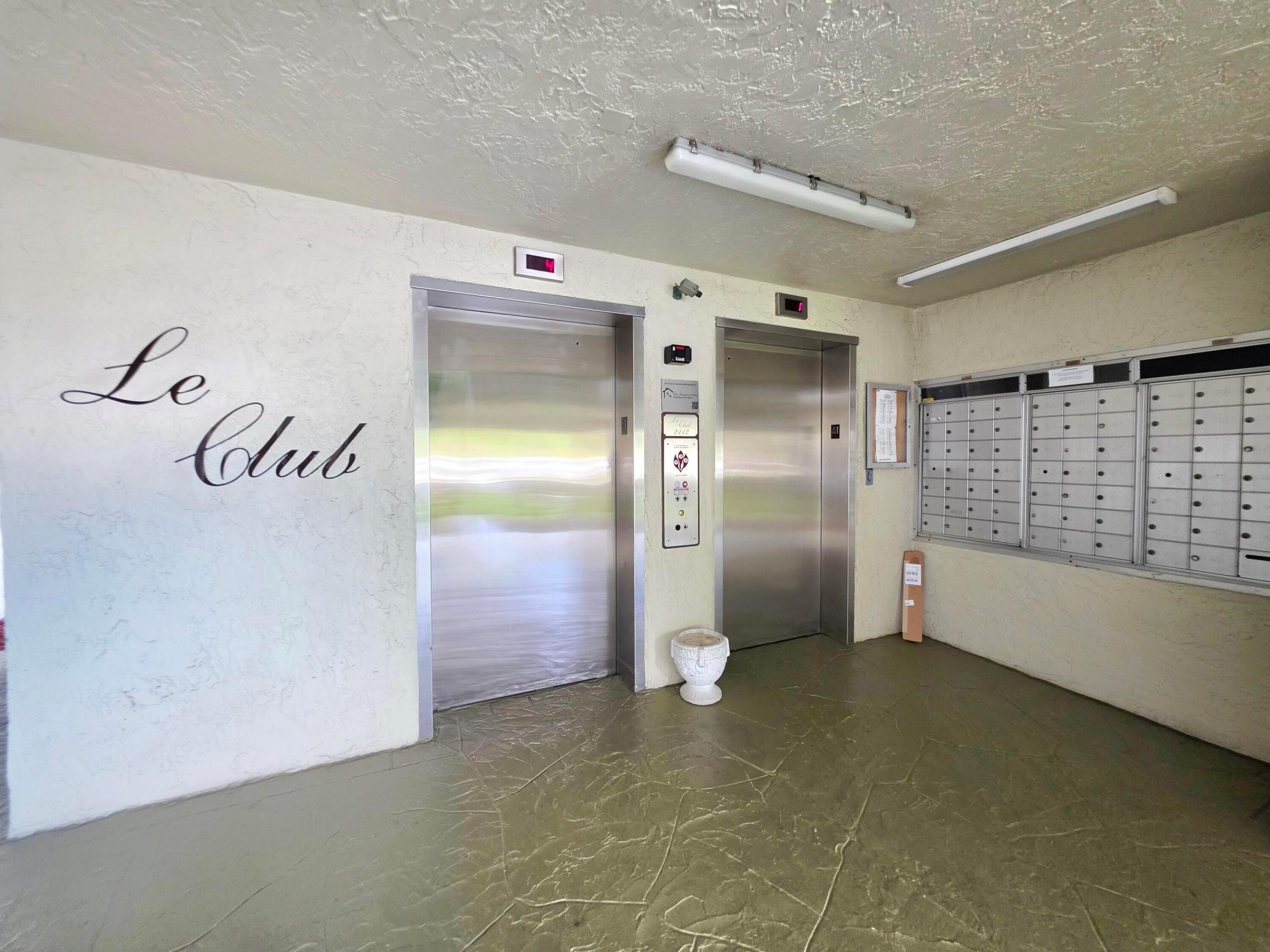 2112 S CYPRESS BEND Drive 707