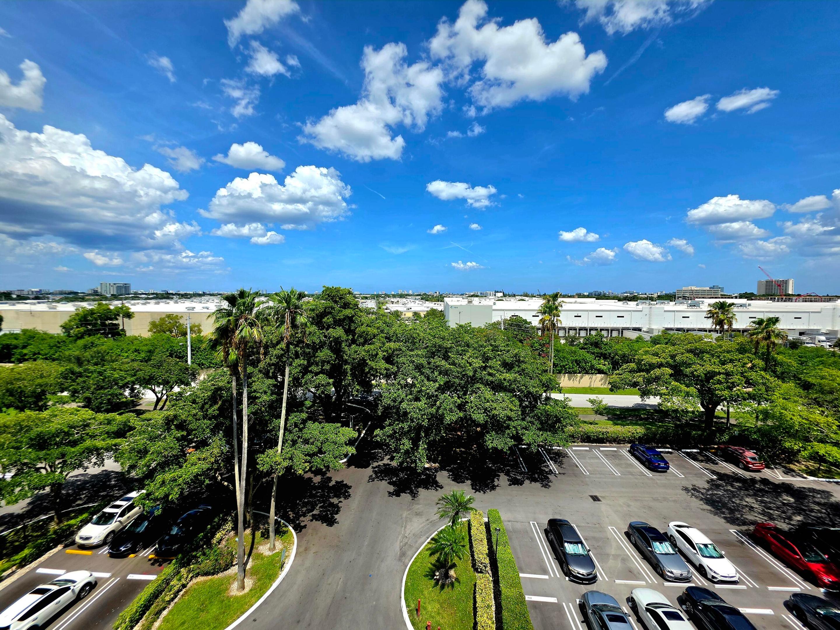 2112 S CYPRESS BEND Drive 707