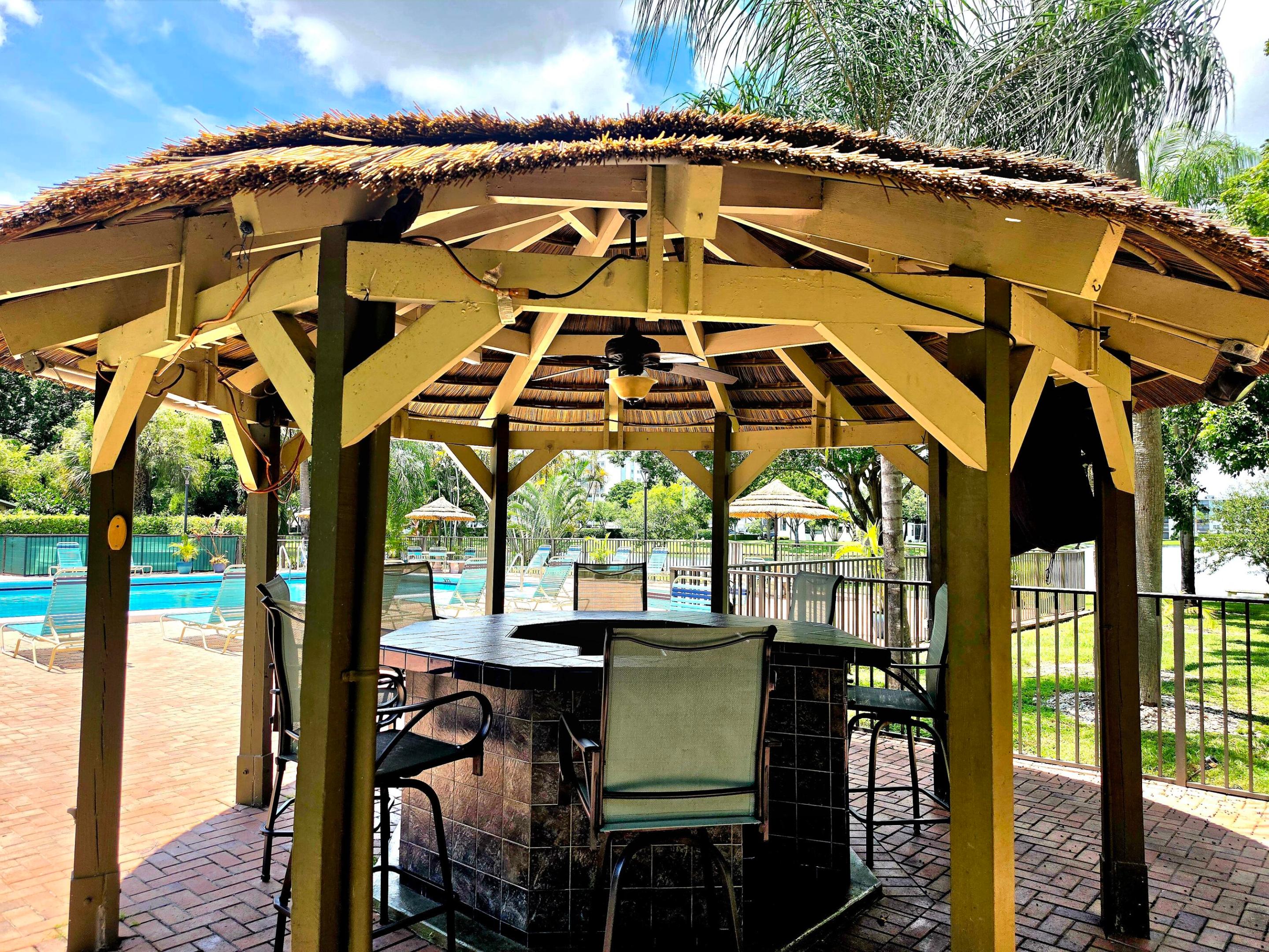 2112 S CYPRESS BEND Drive 707