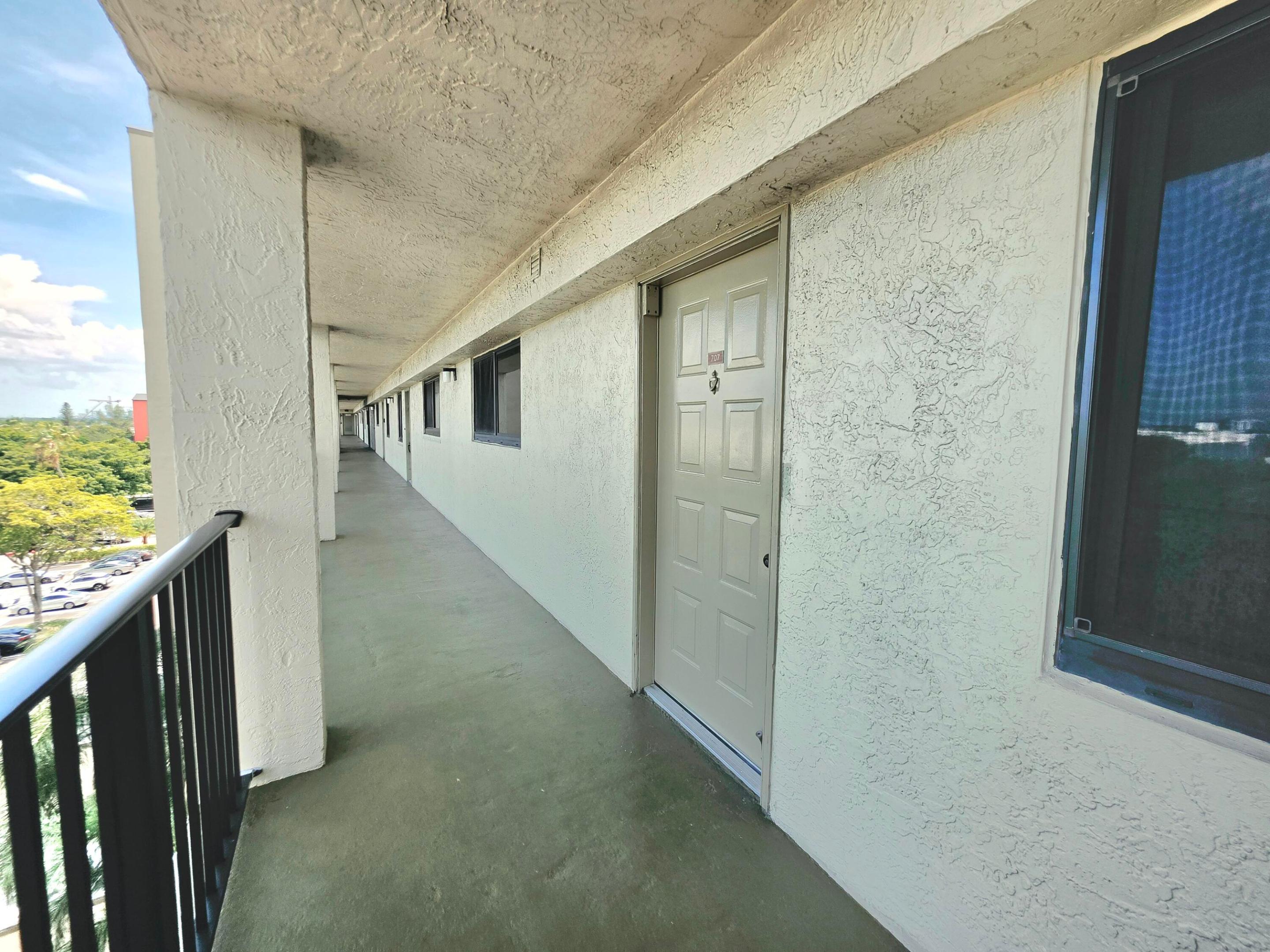 2112 S CYPRESS BEND Drive 707