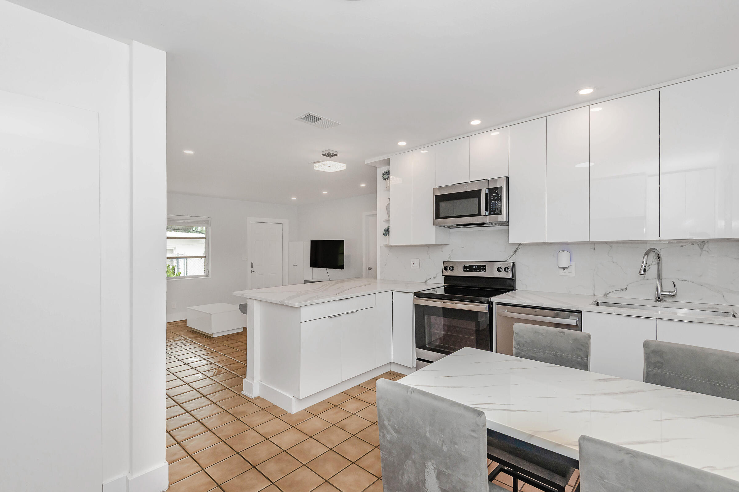 2275 SE 6th Street Unit 2