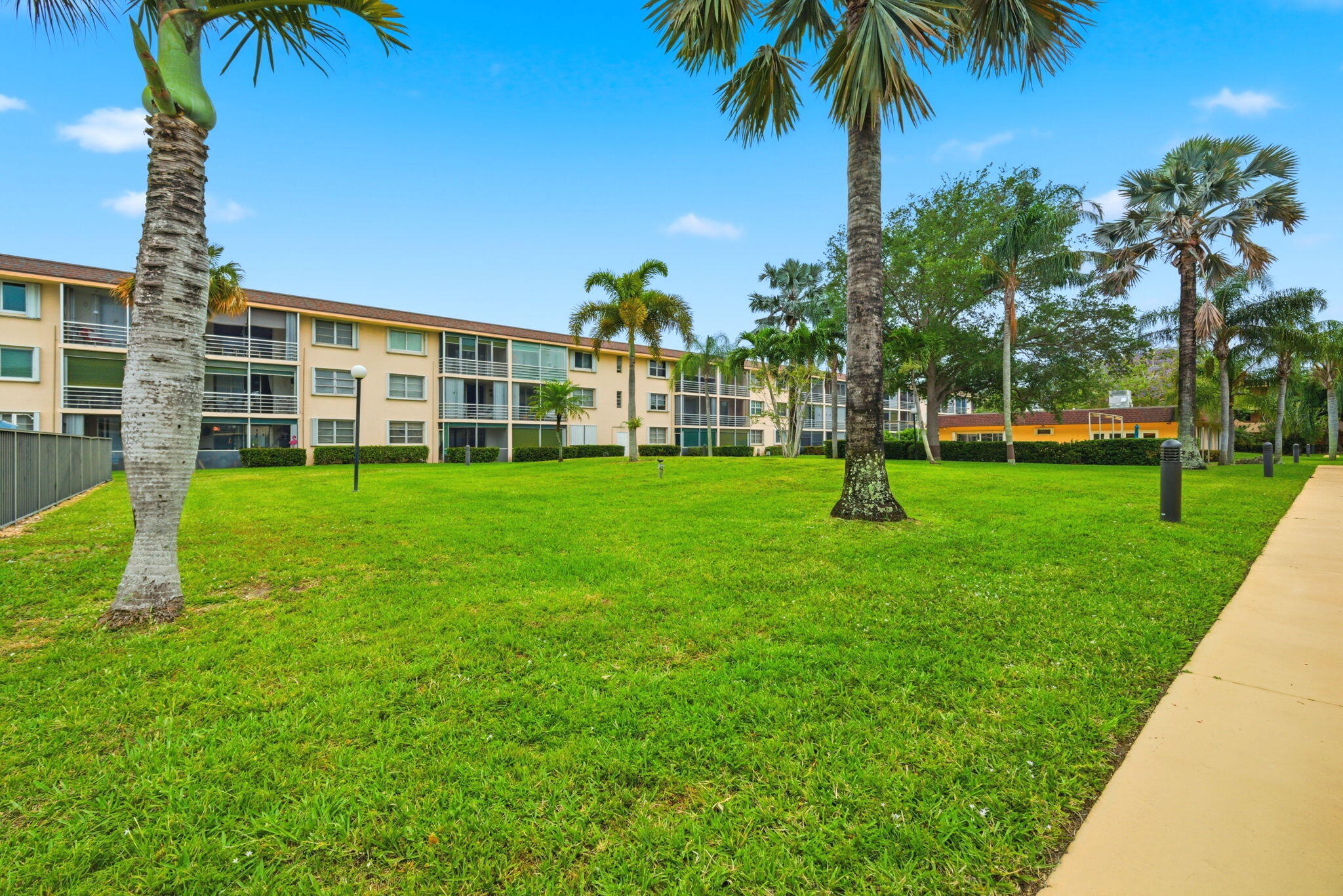 4502 N Federal Highway