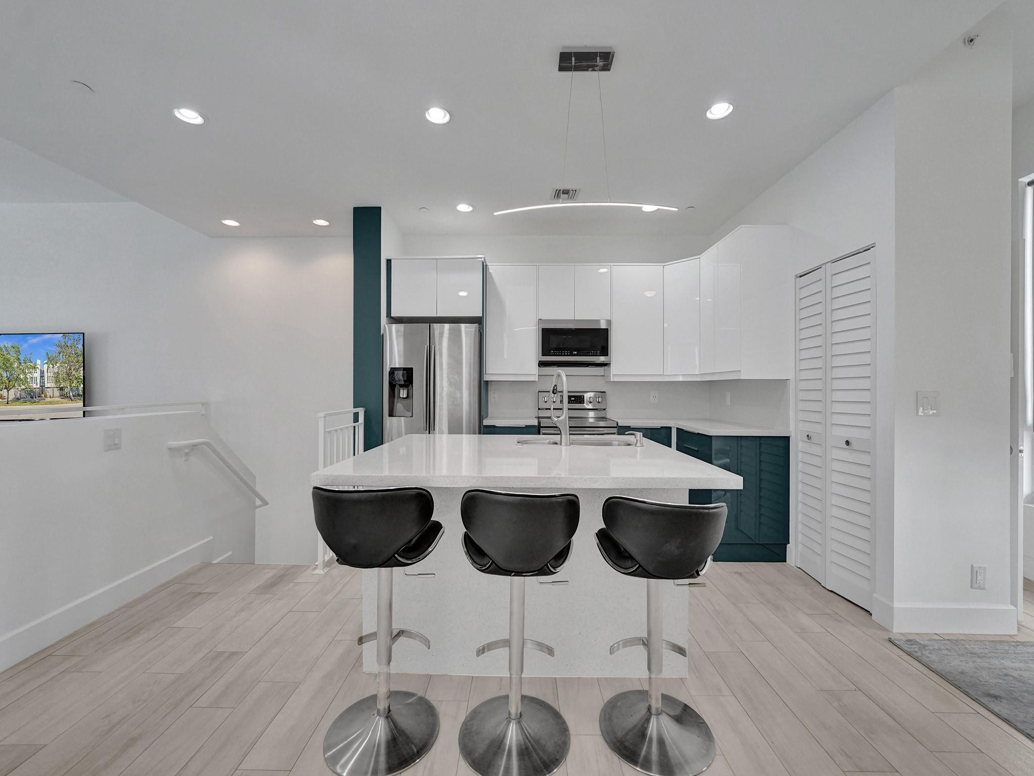 703 SE 16th Court 703