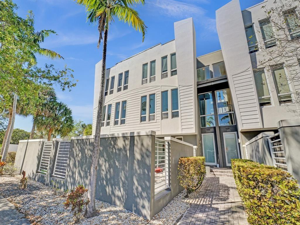 703 SE 16th Court 703