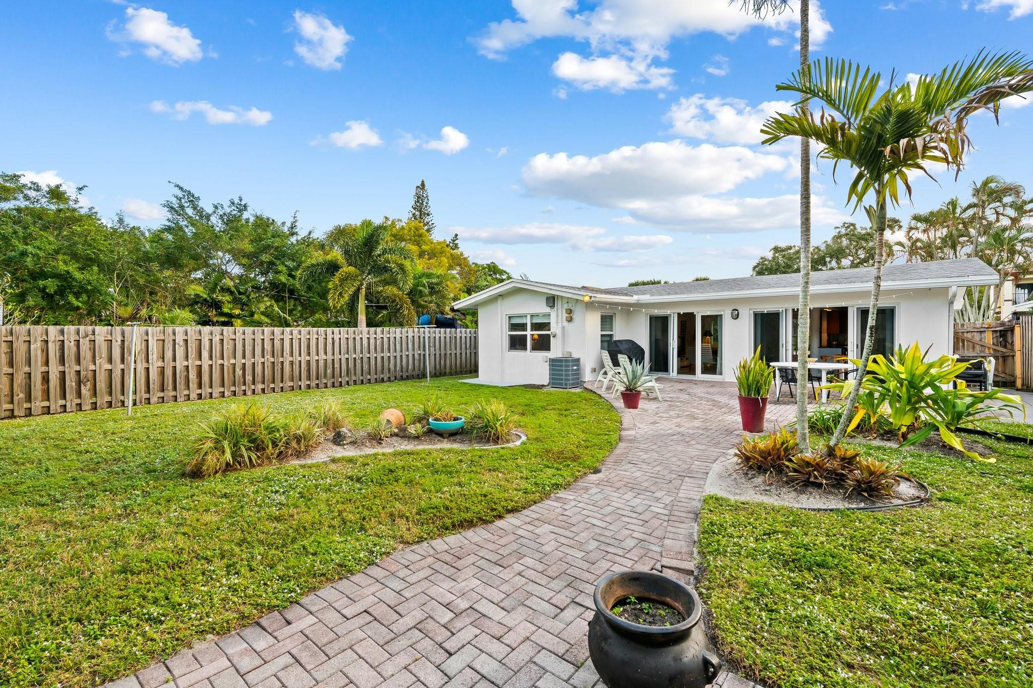 601 NE 14th Court