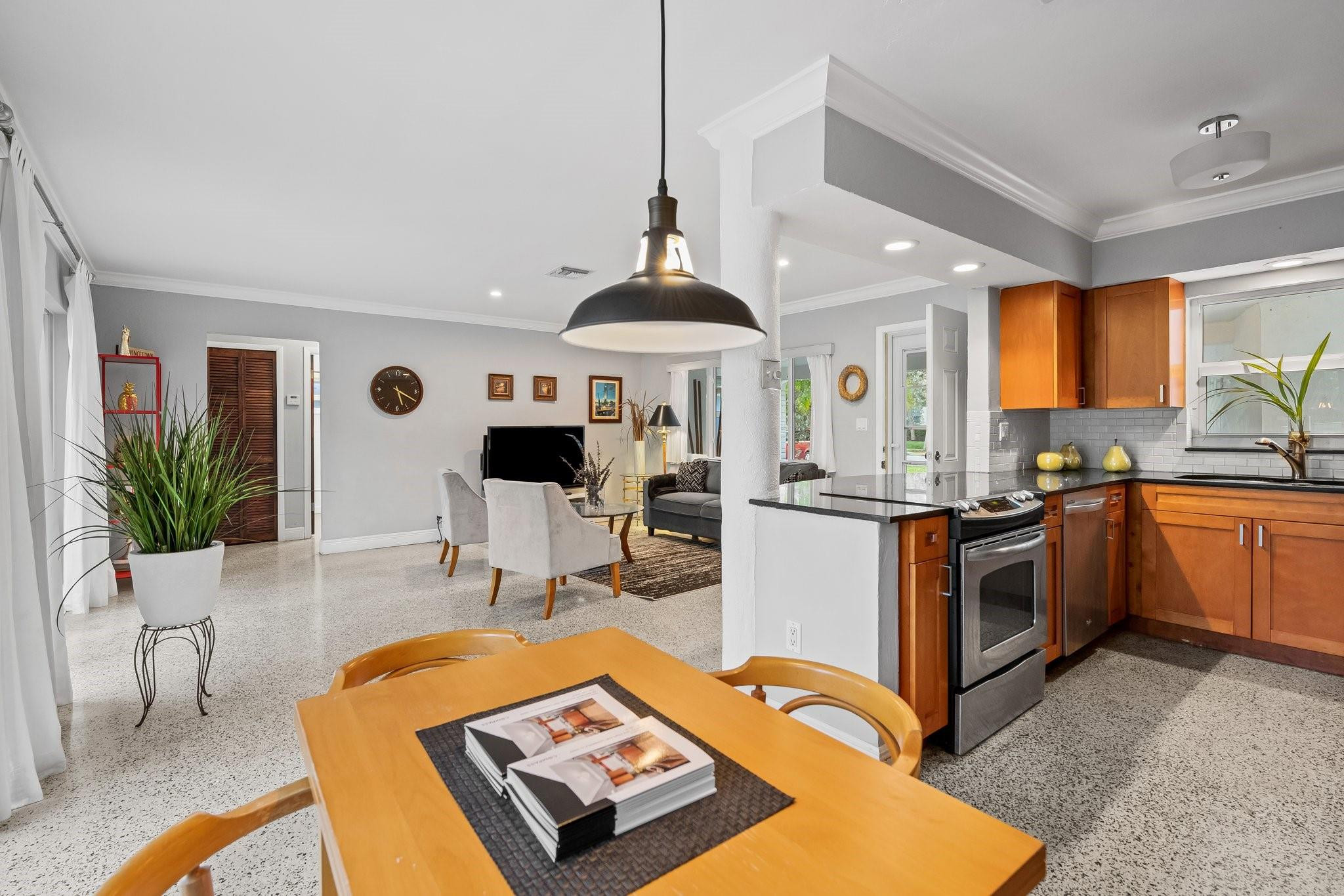 601 NE 14th Court