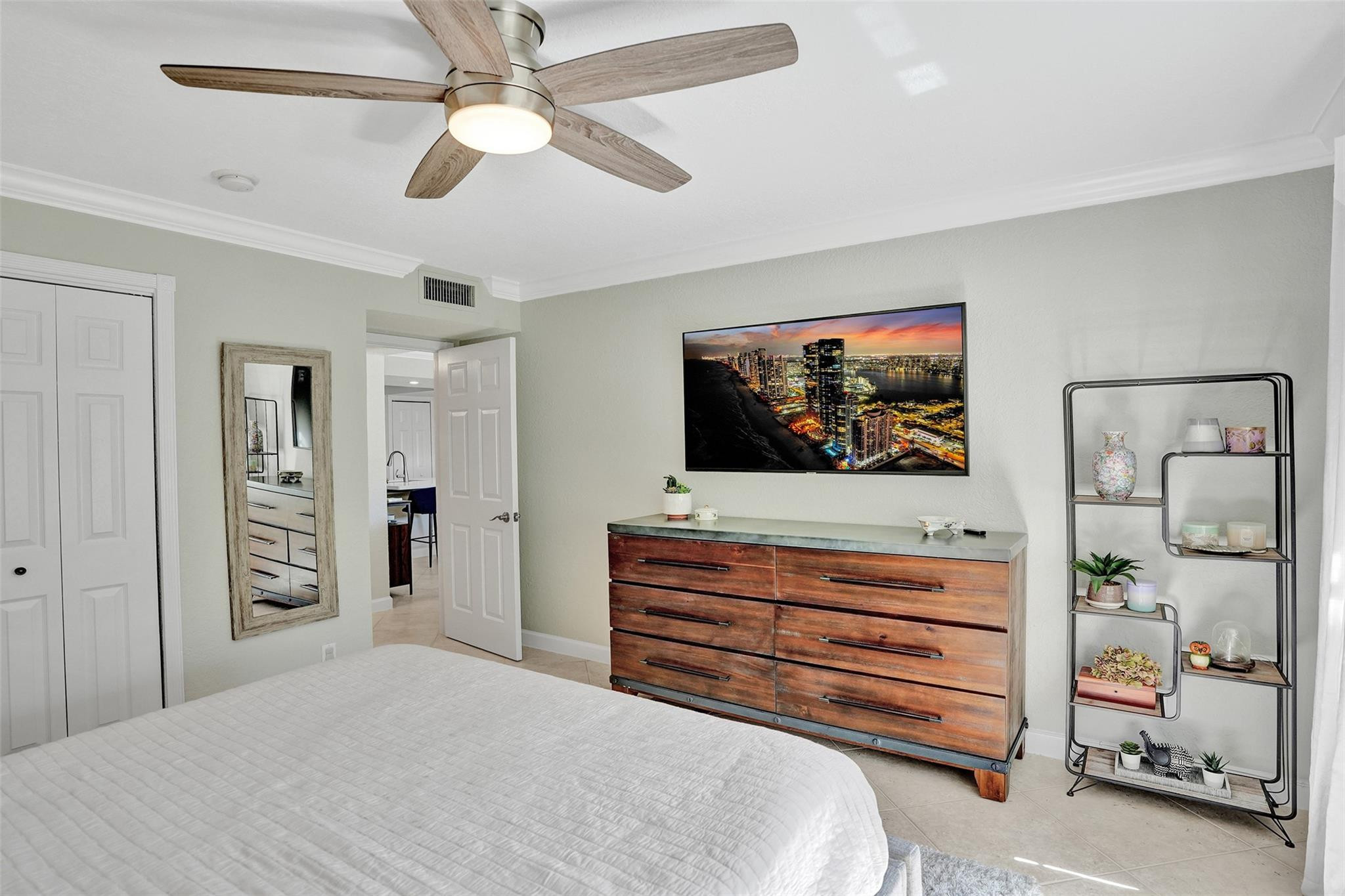 1501 E Broward Boulevard 704