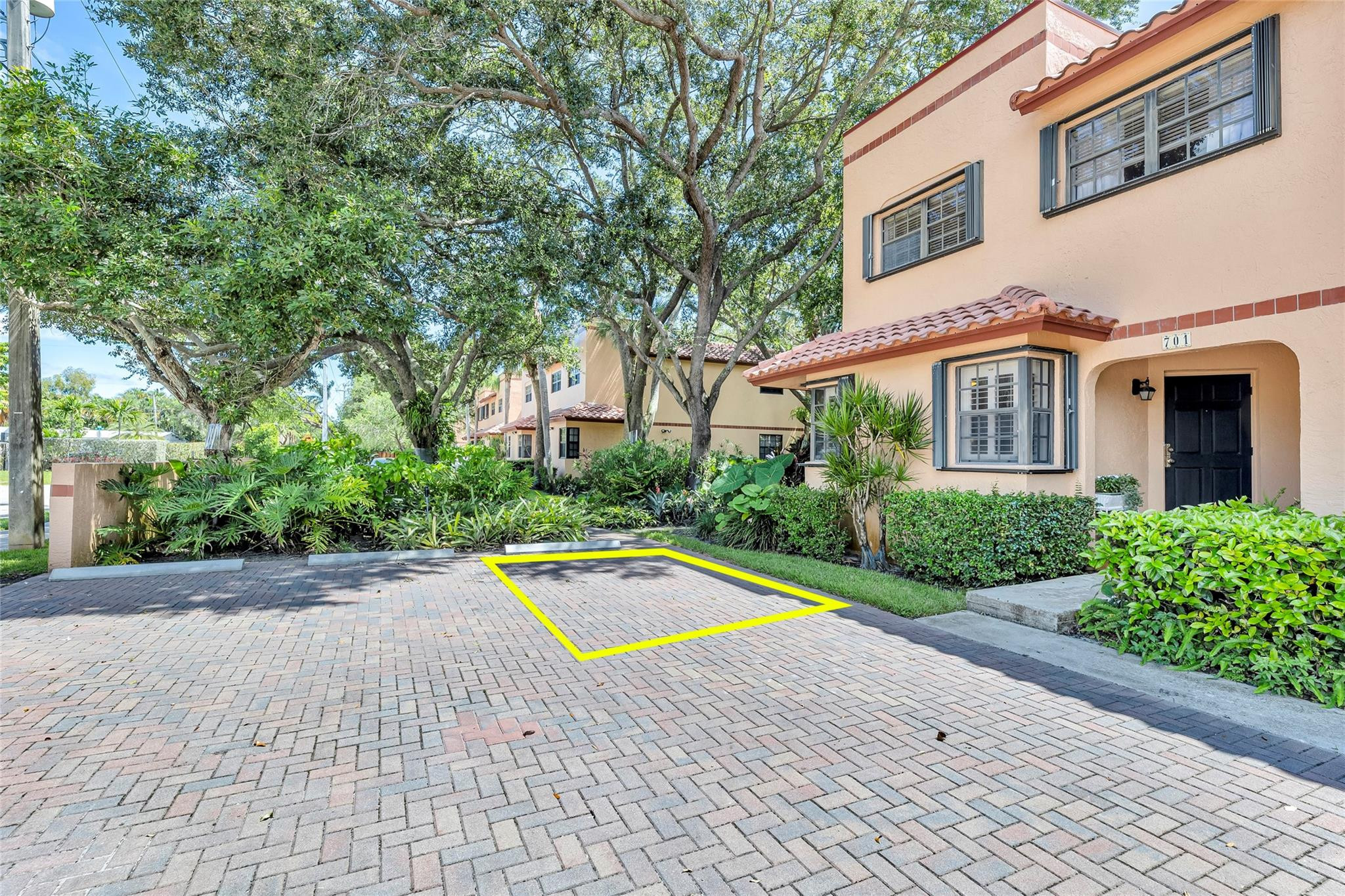 240 NE 17th Court 701